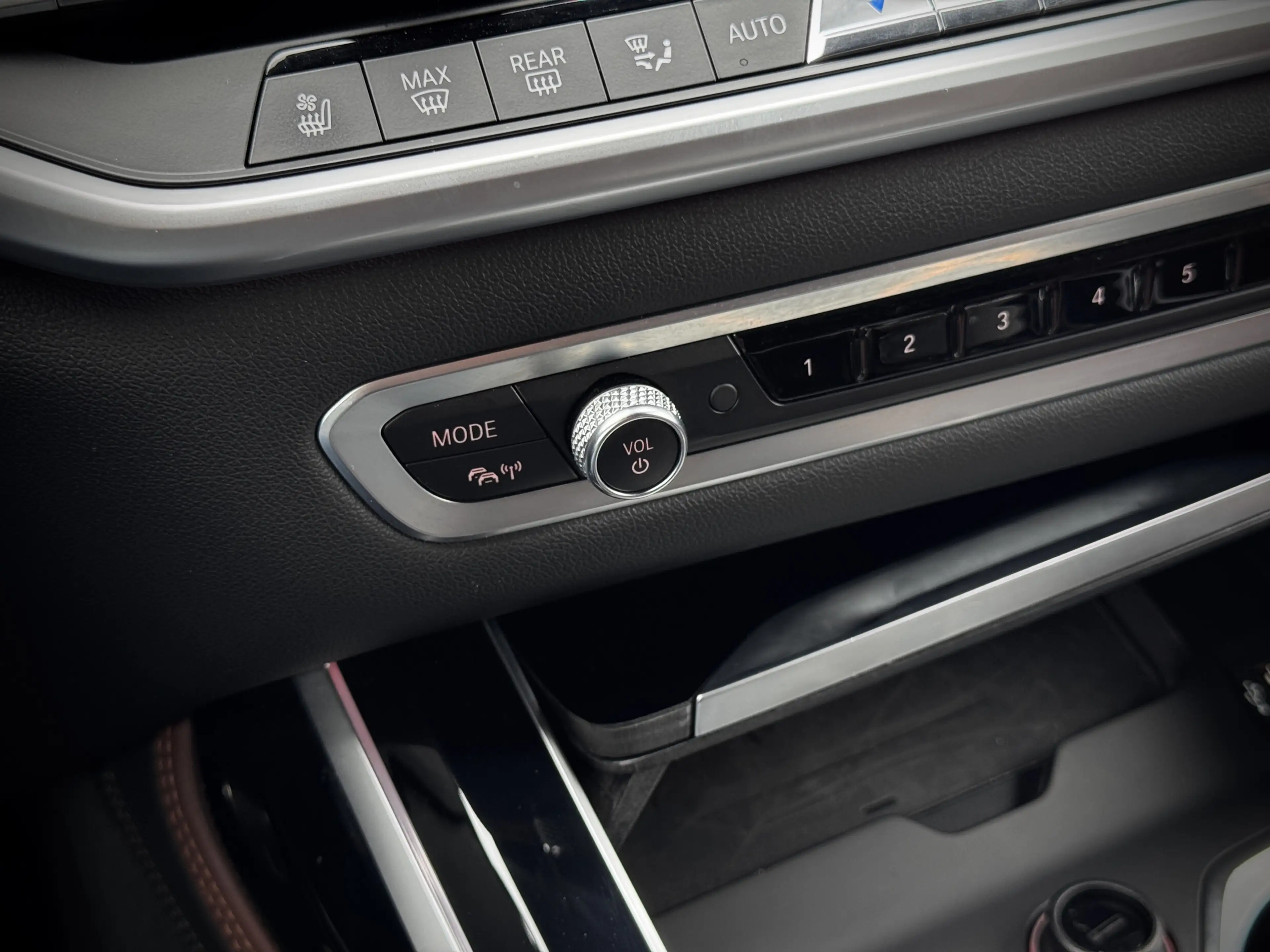 BMW X7 M50i xDrive | Full Option | Pano | B&W | Laser | M — photo 29