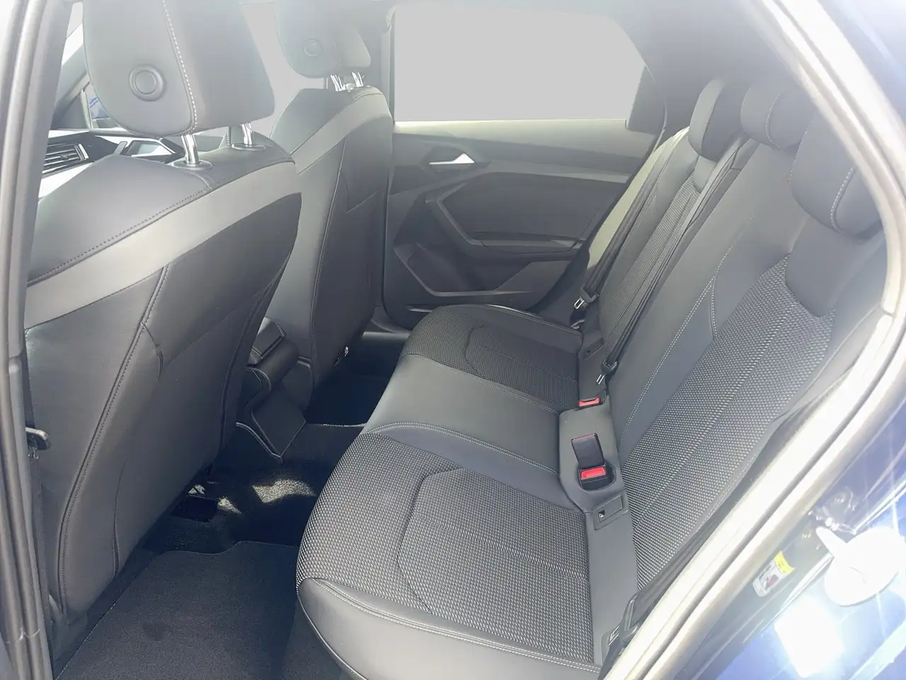 Audi A1 30 TFSI intense 17