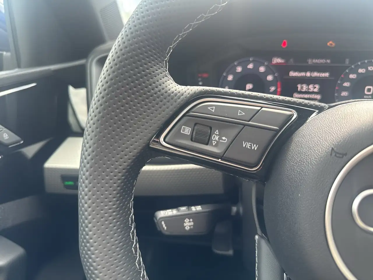 Audi A1 30 TFSI intense 10