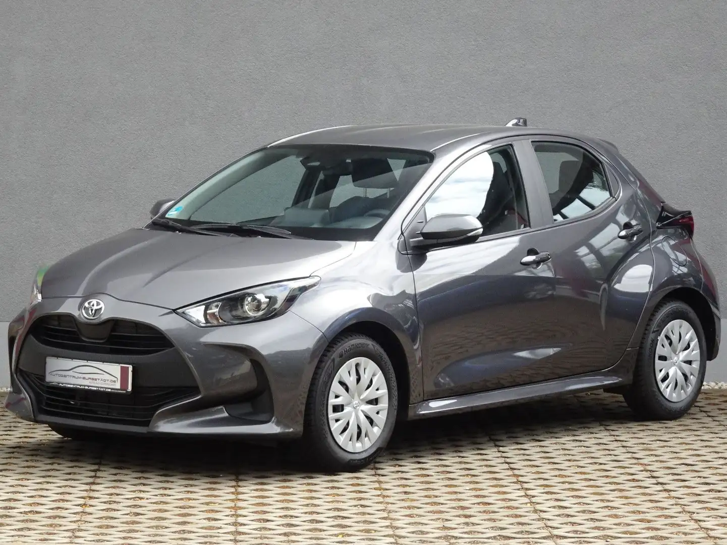 Toyota Yaris 1,0 Comfort / Tempomat / HU+Service neu Gris - 1