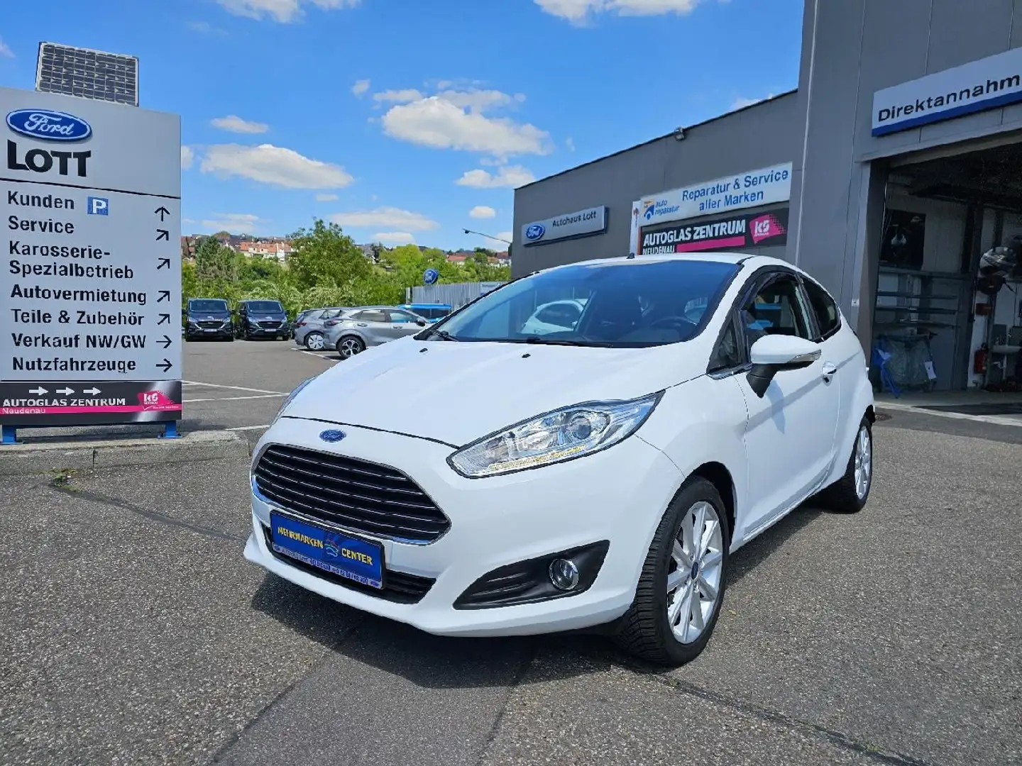 Ford Fiesta Titanium Benzin *KLIMA*SHZ*WINPAK*TEL*USB Blanc - 1