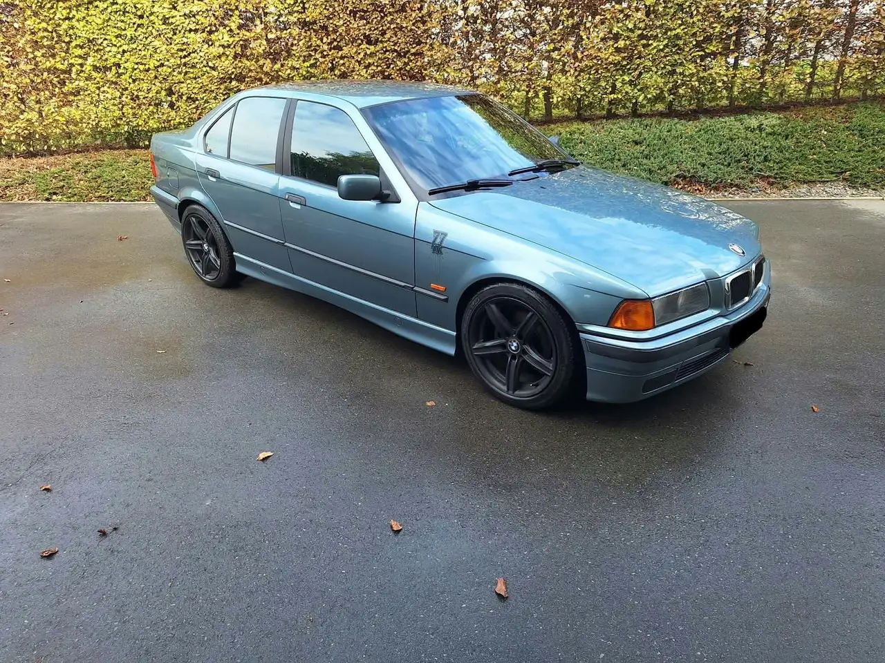 BMW 318 318i — photo 1 of 10