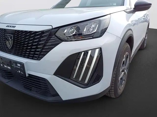 Peugeot 2008 view 9