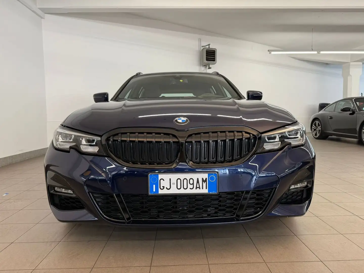 BMW 330 330d 48V xDrive Touring Msport Blauw - 2