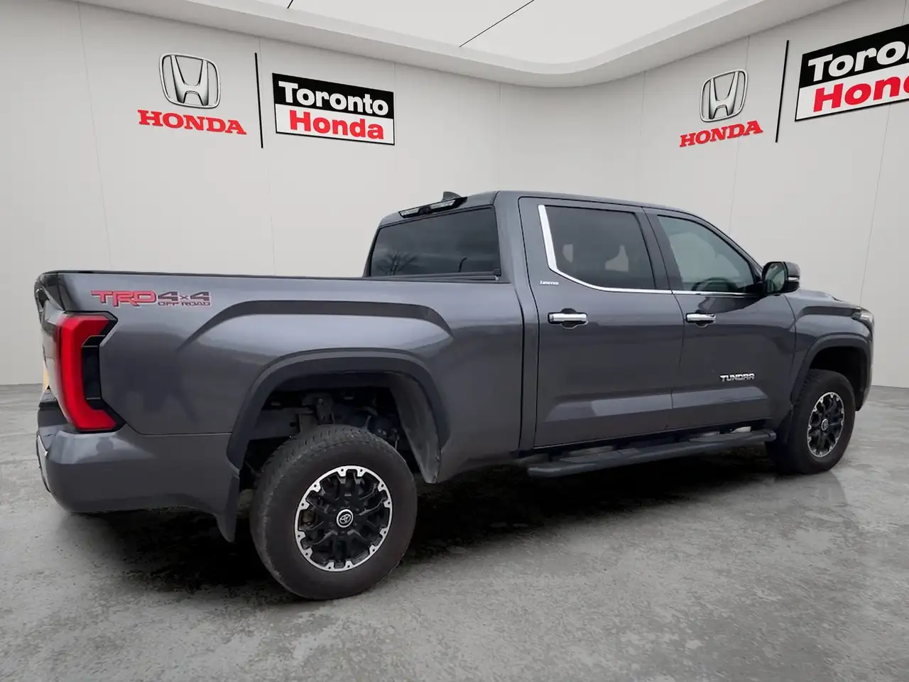 Toyota Tundra снимка Toyota Tundra
