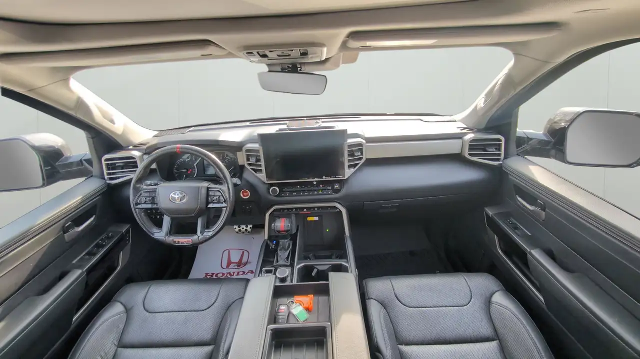 Toyota Tundra снимка Toyota Tundra
