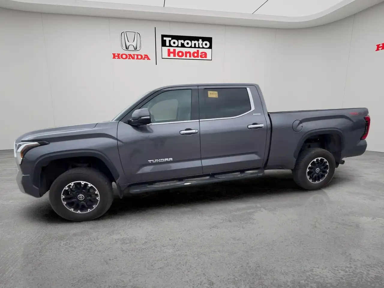 Toyota Tundra снимка Toyota Tundra