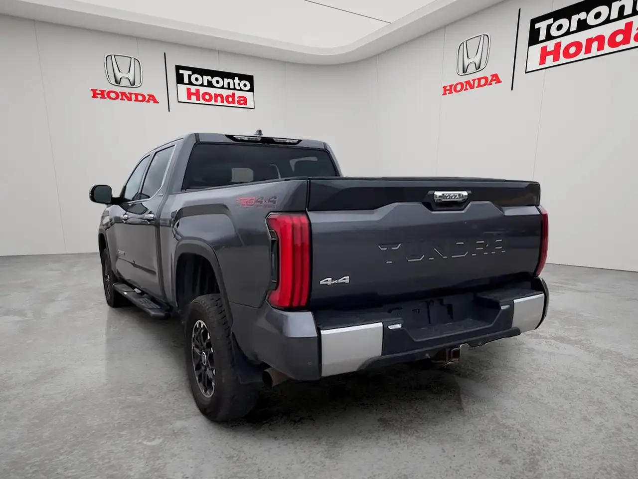 Toyota Tundra снимка Toyota Tundra