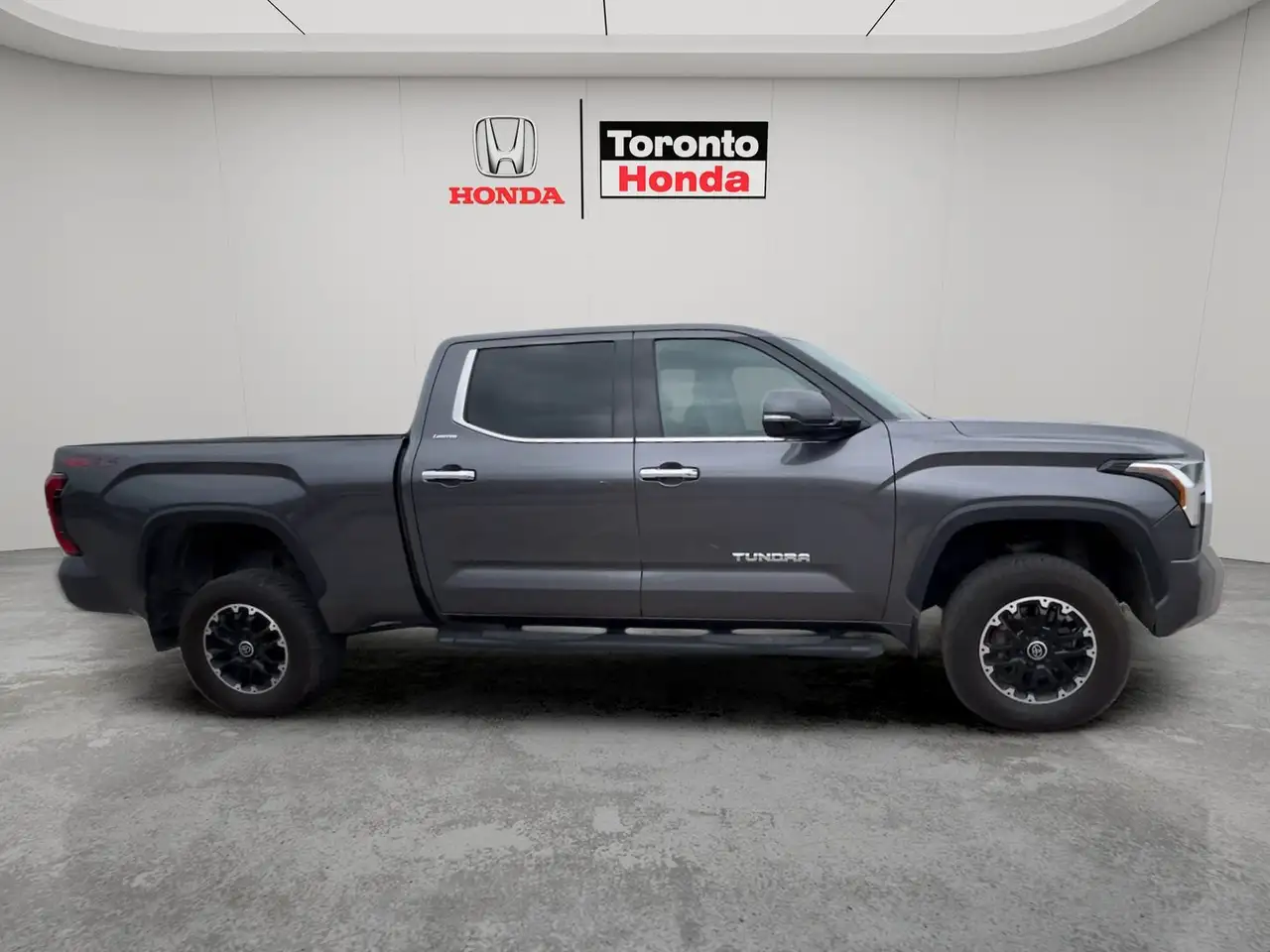 Toyota Tundra снимка Toyota Tundra