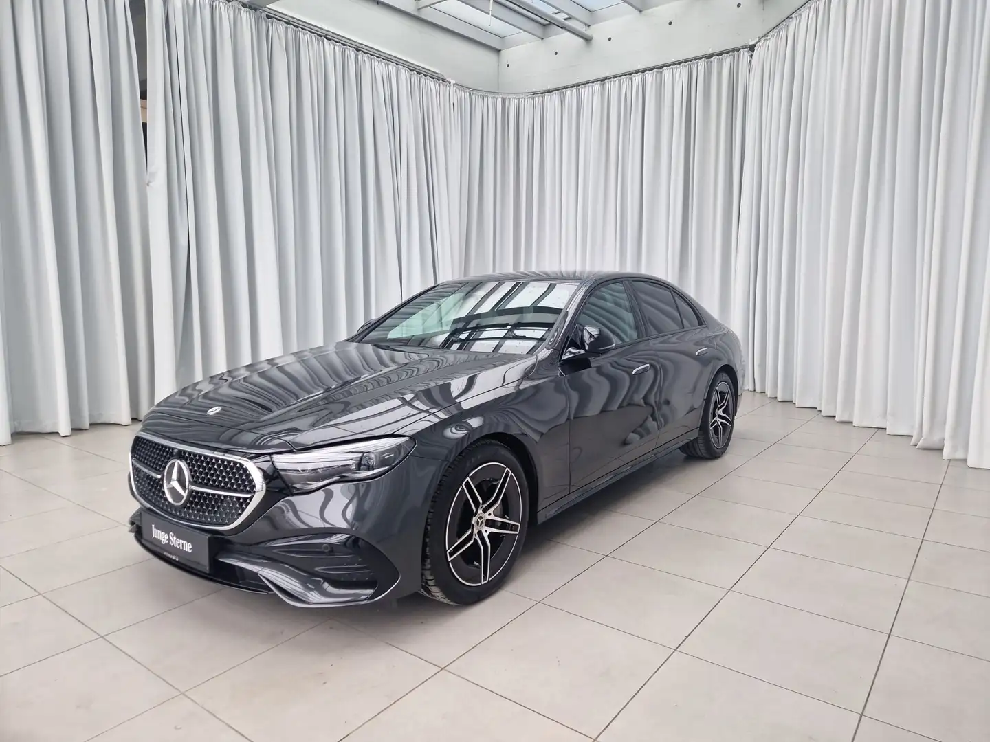 Mercedes-Benz E 220 d Limousine SpurW Winterp. SportS. Grau - 2