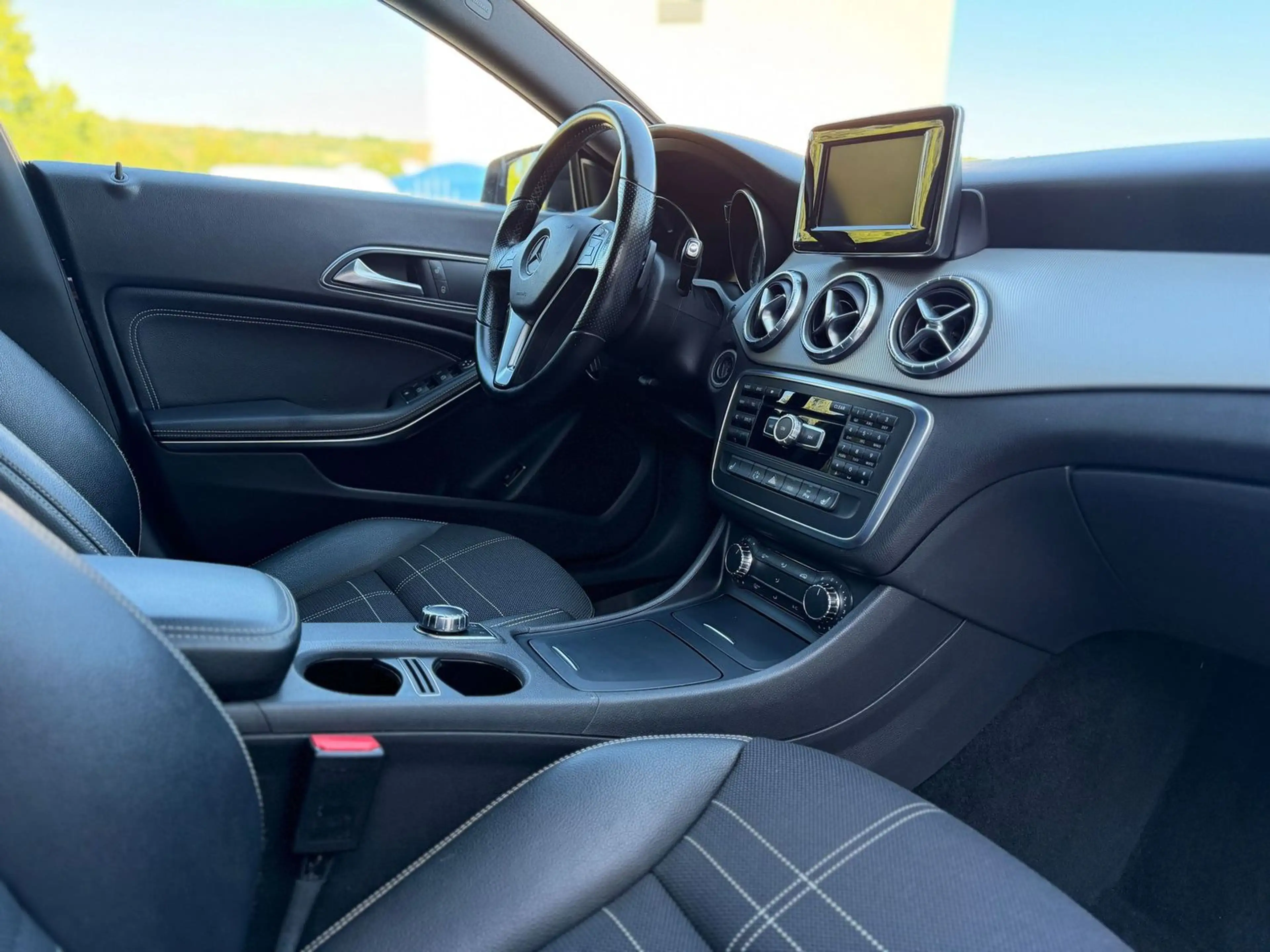 Mercedes-Benz CLA 220 CDI 1.HAND/AUTOMATIK/PANO/KAMERA/S-HEFT — photo 11