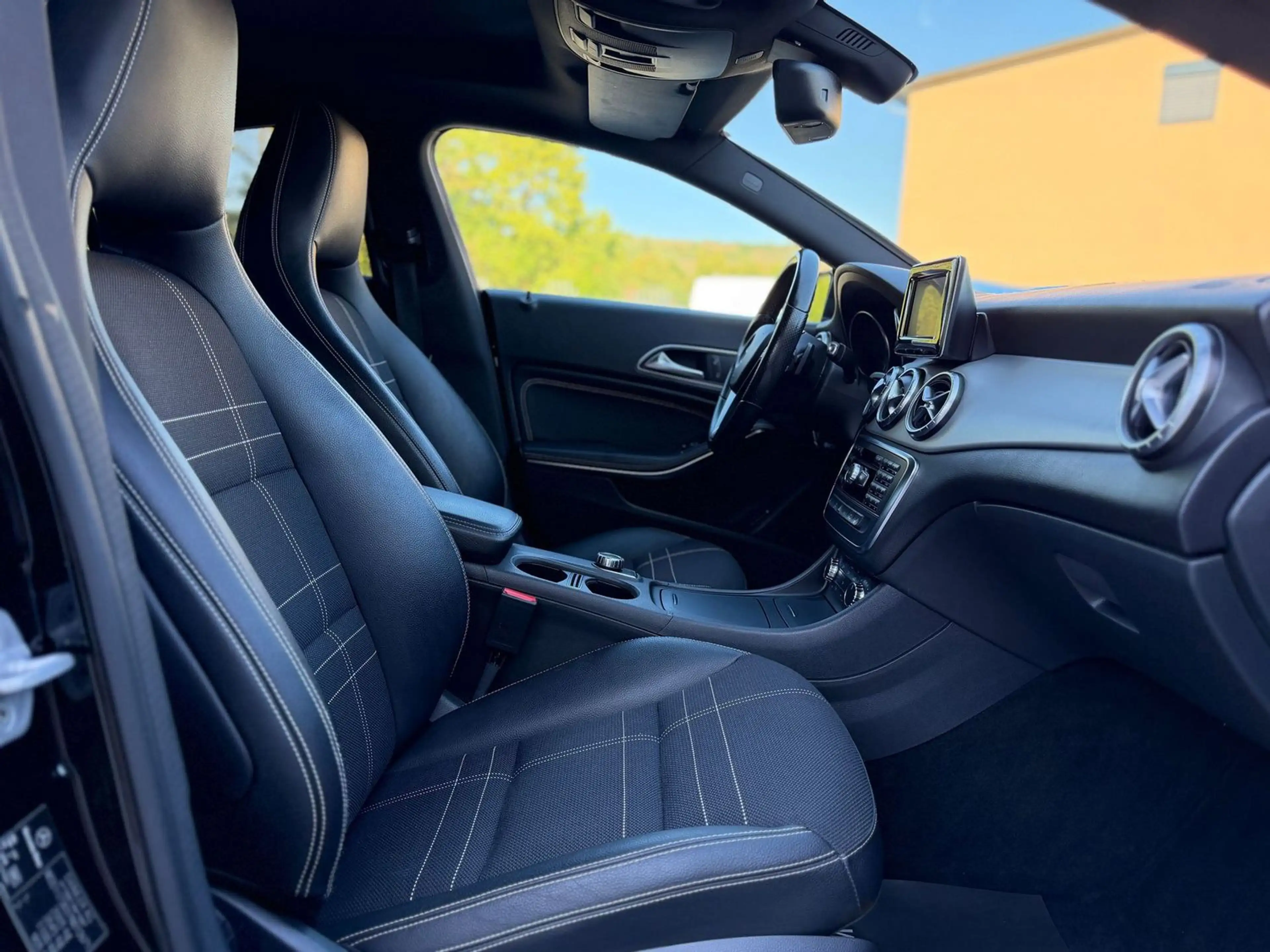 Mercedes-Benz CLA 220 CDI 1.HAND/AUTOMATIK/PANO/KAMERA/S-HEFT — photo 8