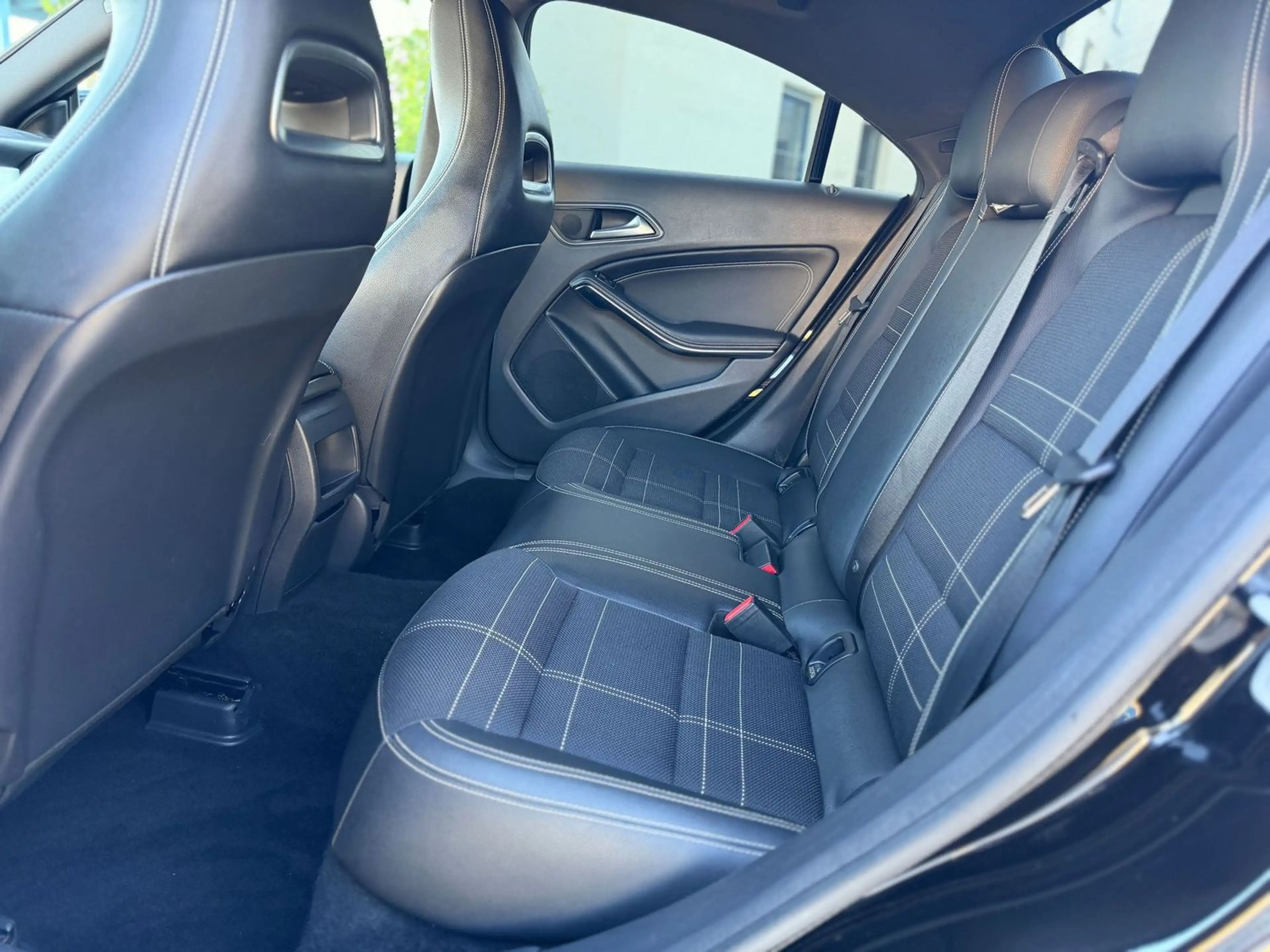 Mercedes-Benz CLA 220 CDI 1.HAND/AUTOMATIK/PANO/KAMERA/S-HEFT — photo 9