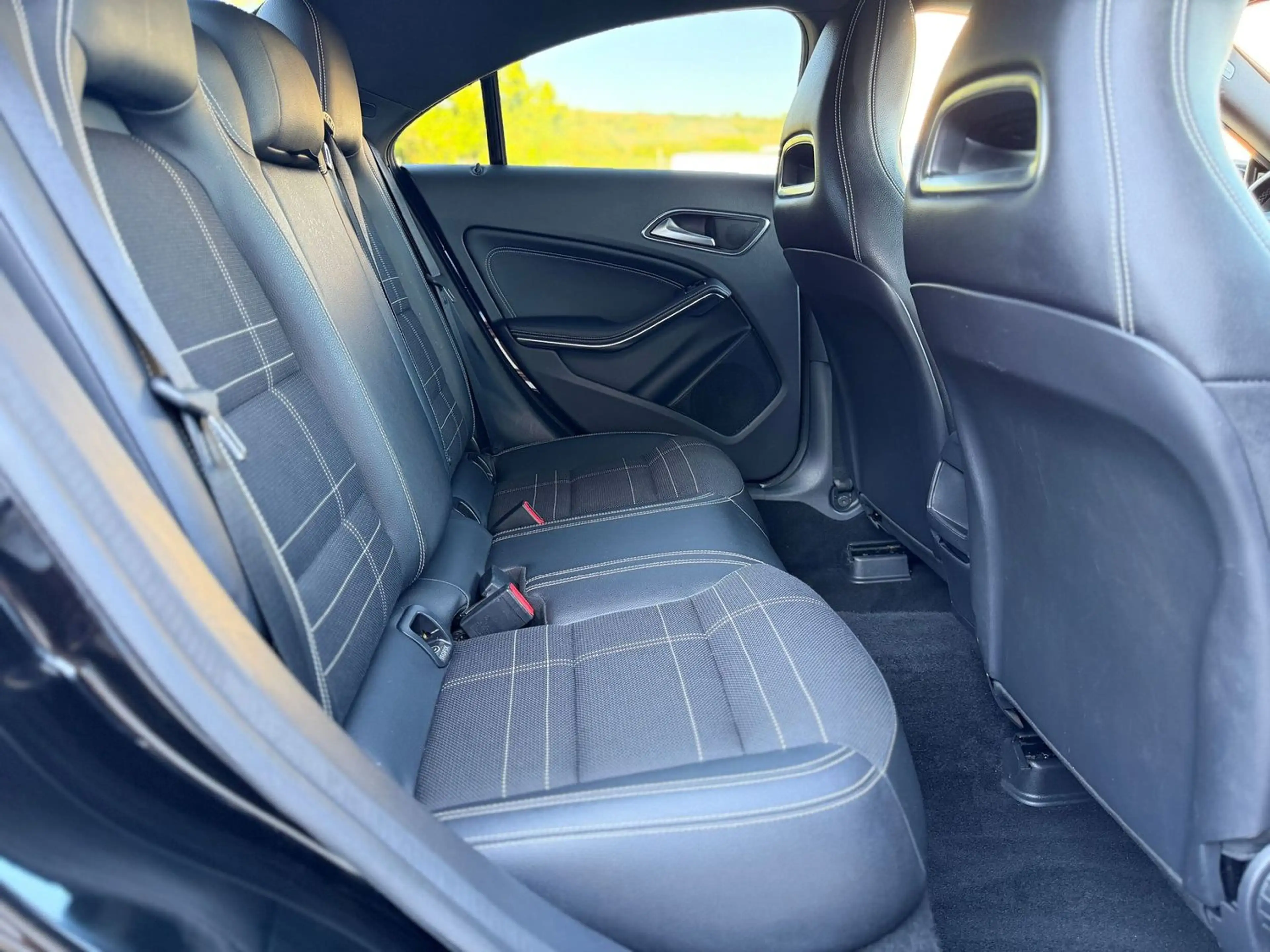 Mercedes-Benz CLA 220 CDI 1.HAND/AUTOMATIK/PANO/KAMERA/S-HEFT — photo 10