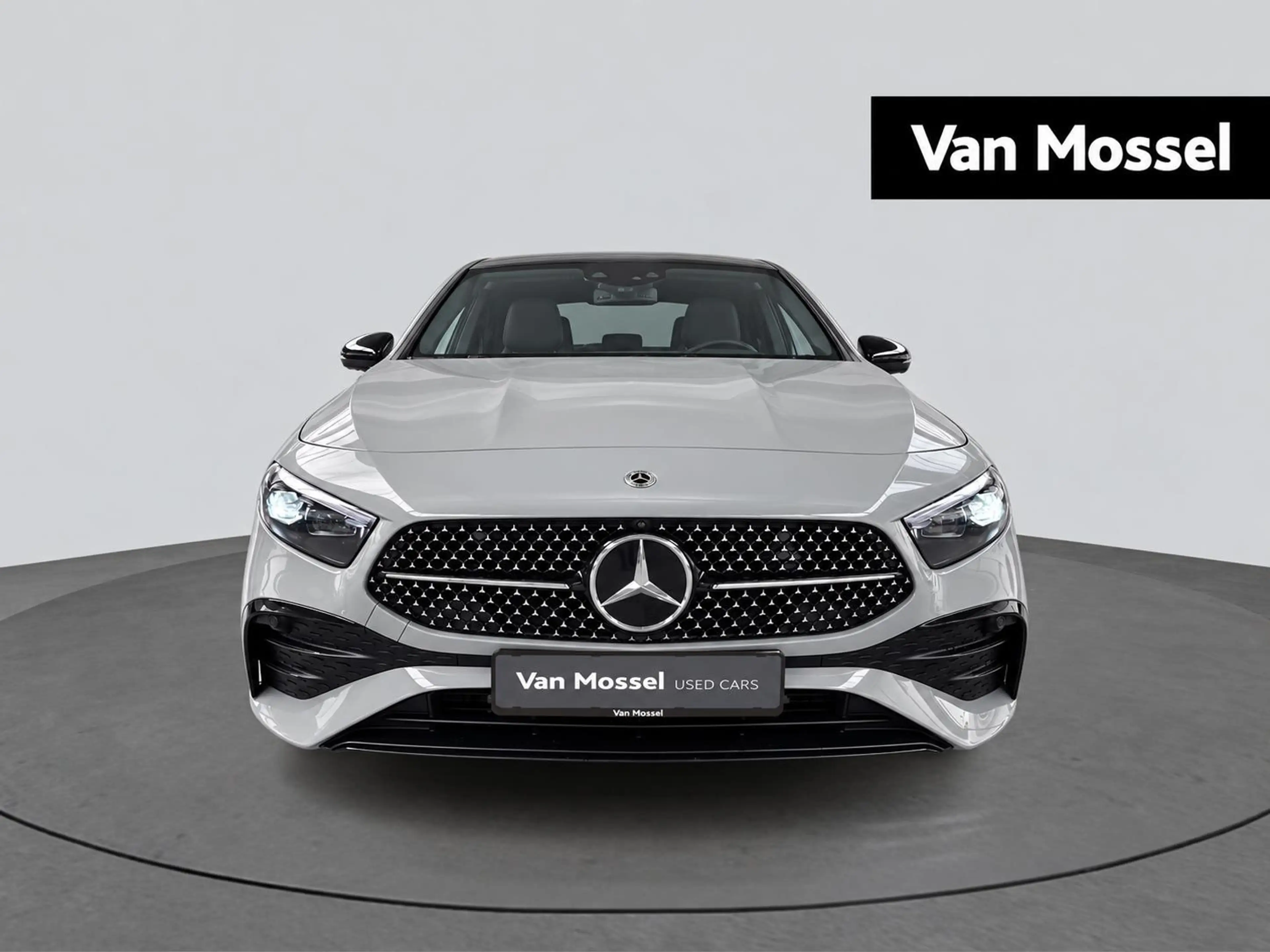 Mercedes-Benz A 180 AMG Line + PREMIUM PLUS PACK + — photo 2