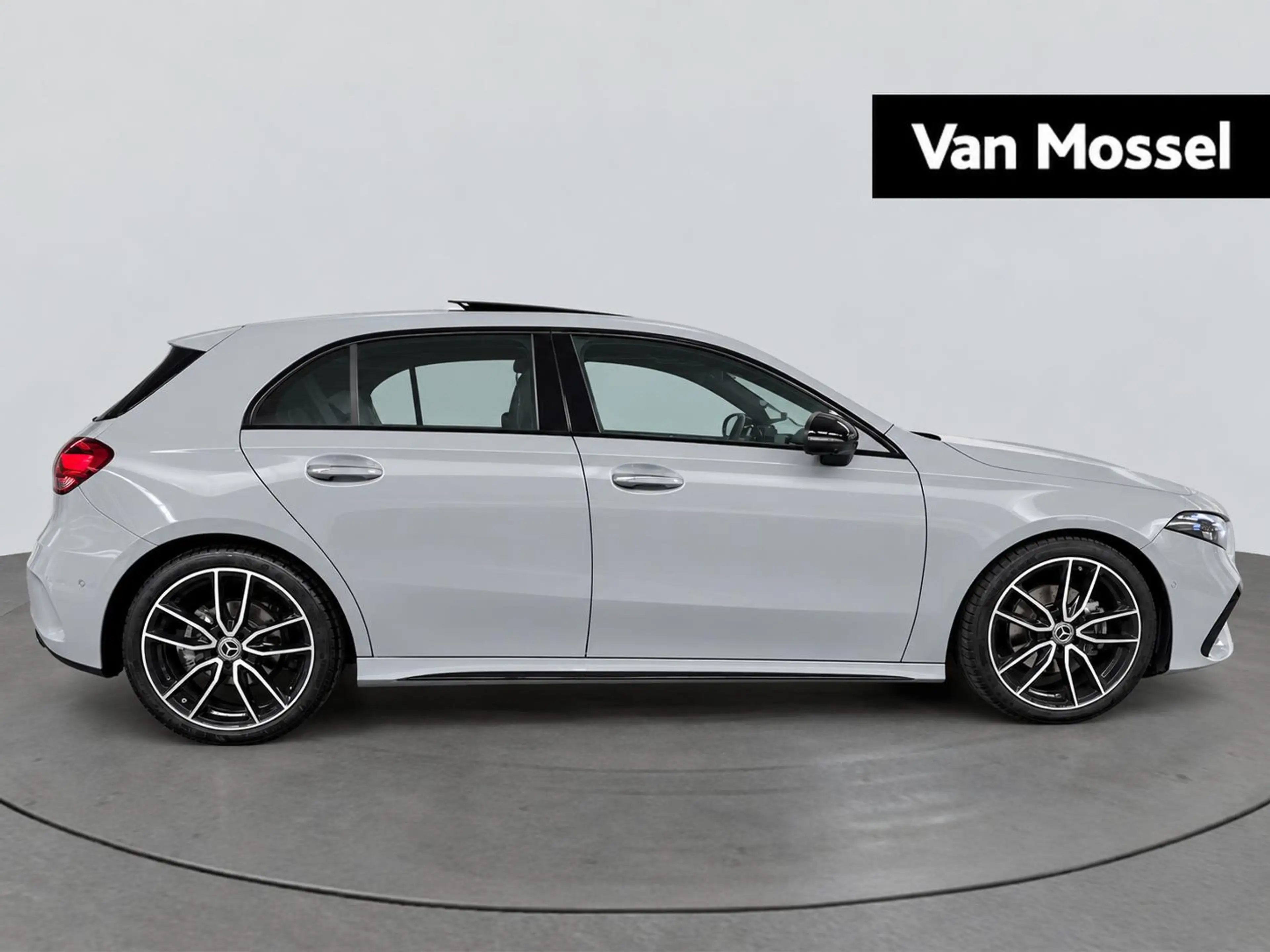 Mercedes-Benz A 180 AMG Line + PREMIUM PLUS PACK + — photo 5