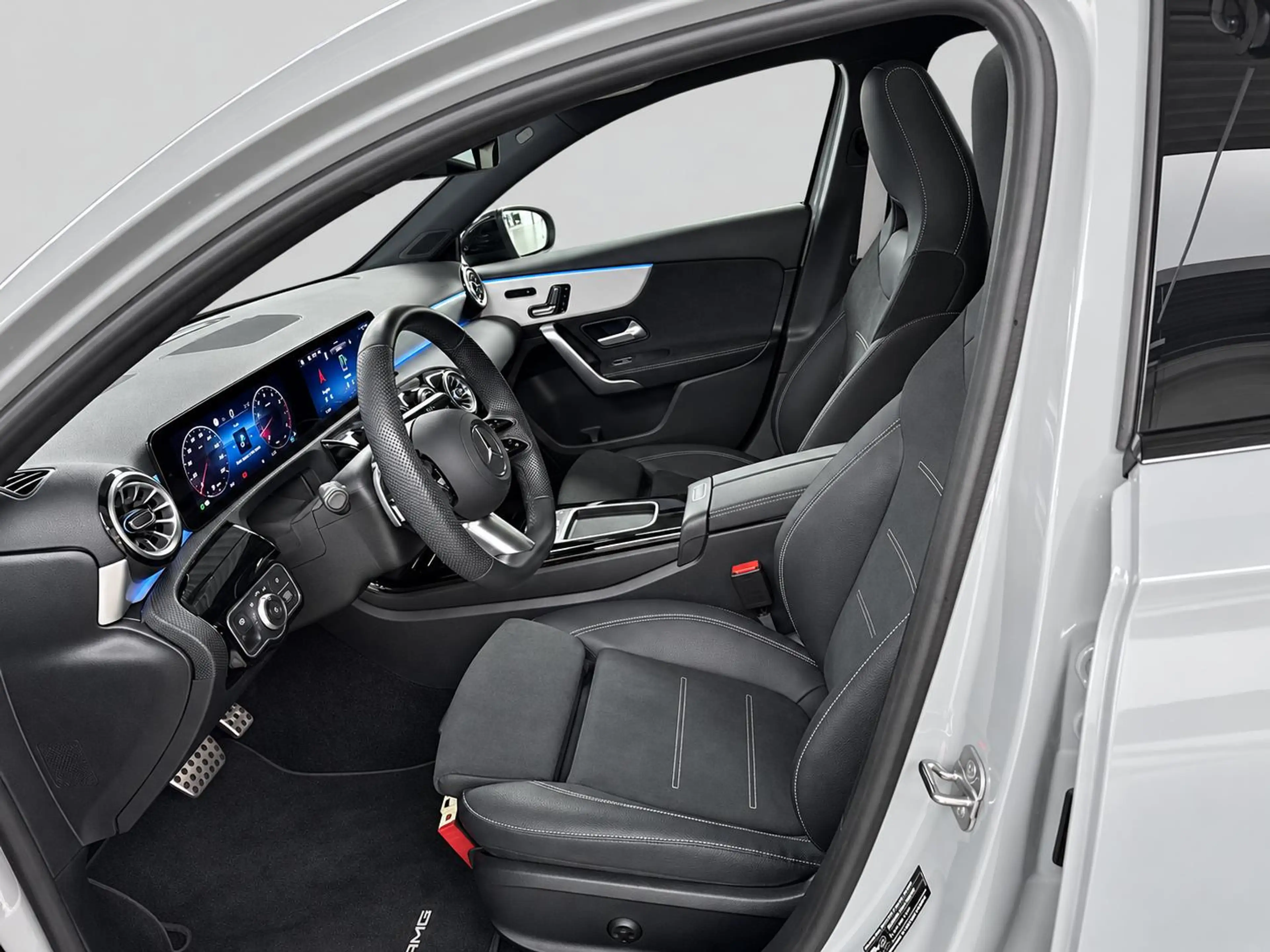 Mercedes-Benz A 180 AMG Line + PREMIUM PLUS PACK + — photo 8