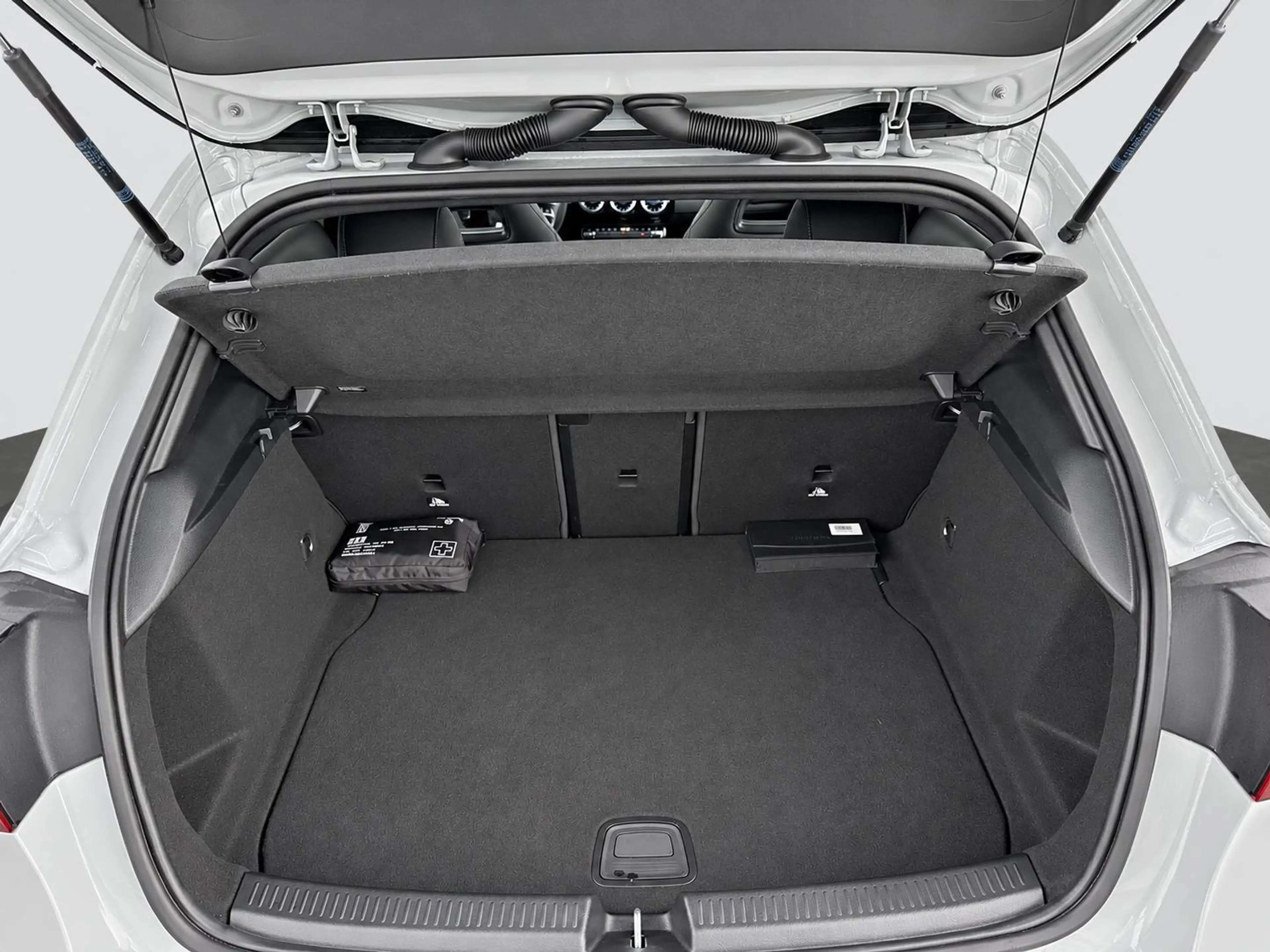 Mercedes-Benz A 180 AMG Line + PREMIUM PLUS PACK + — photo 7