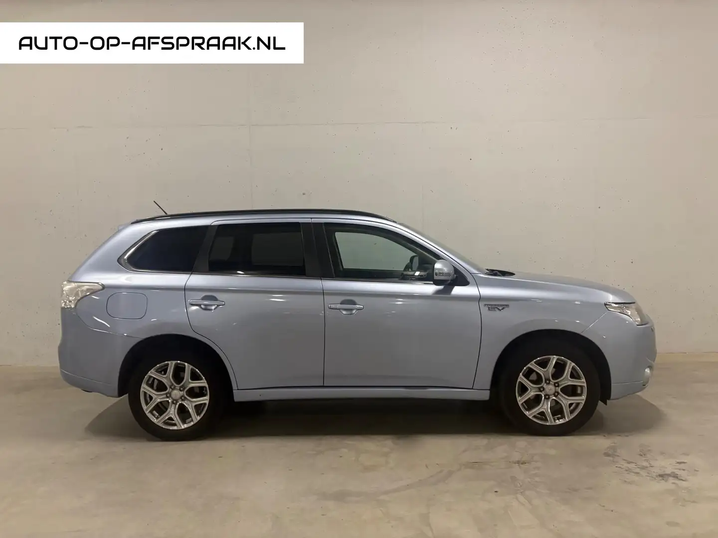Mitsubishi Outlander 2.0 PHEV Instyle Dak Leer 4x4 Camera Navi Blauw - 1
