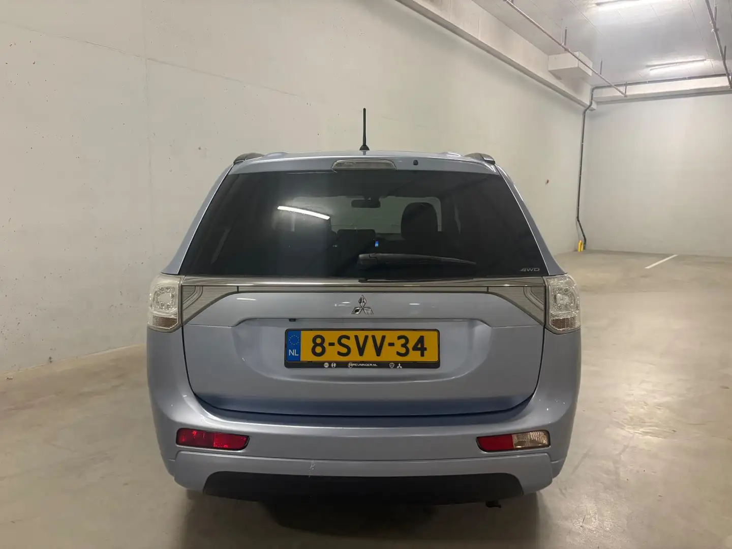Mitsubishi Outlander 2.0 PHEV Instyle Dak Leer 4x4 Camera Navi Blauw - 2