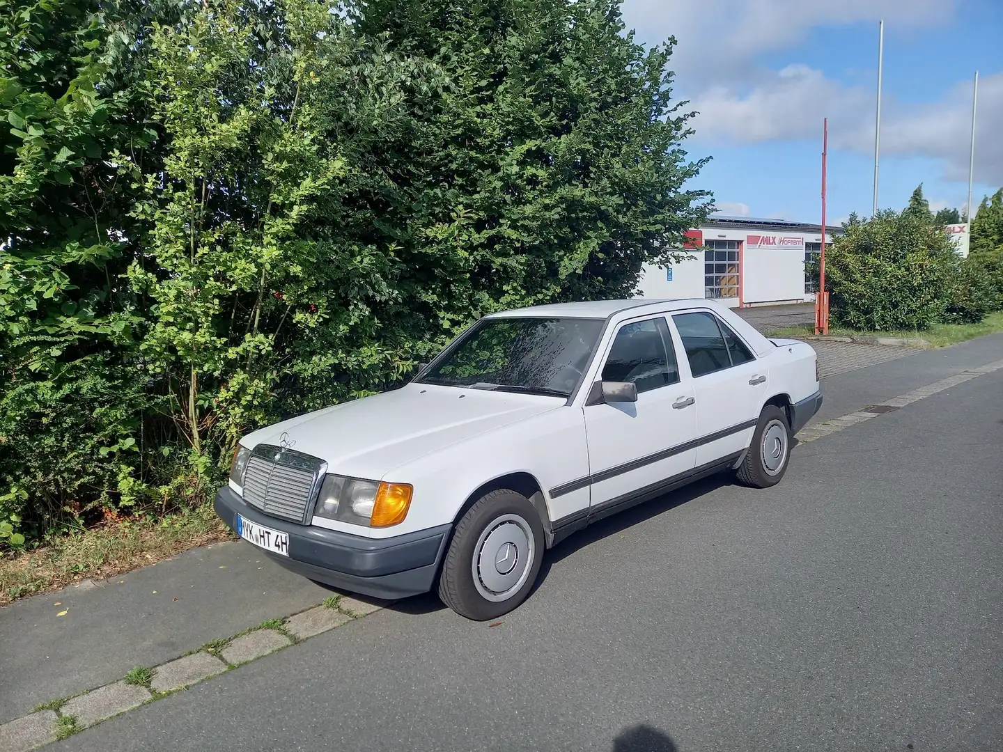 Mercedes-Benz 230 W 124 E Weiß - 1