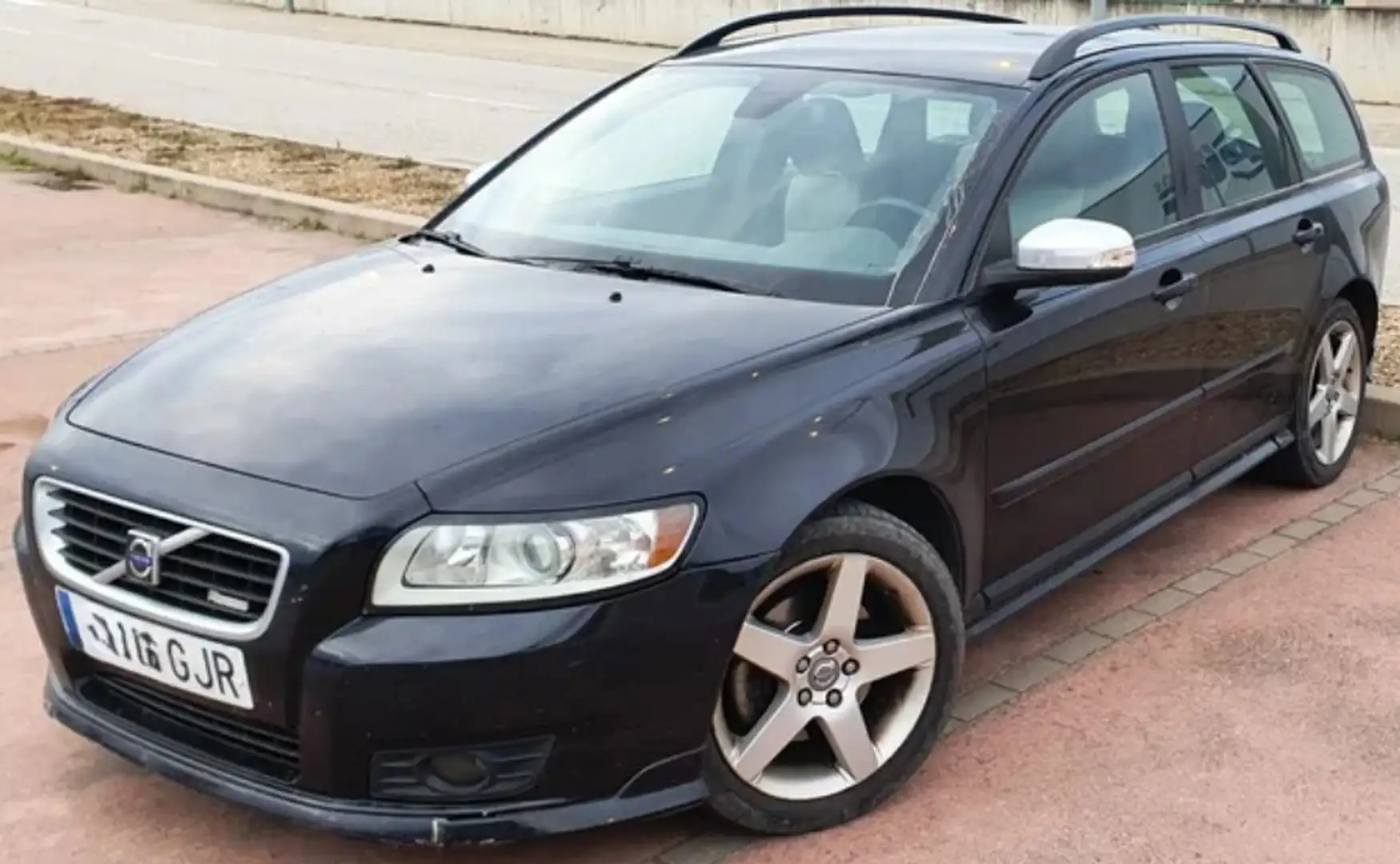 Volvo V50 V50 2.0D Momentum R-DESIGN Negro - 1