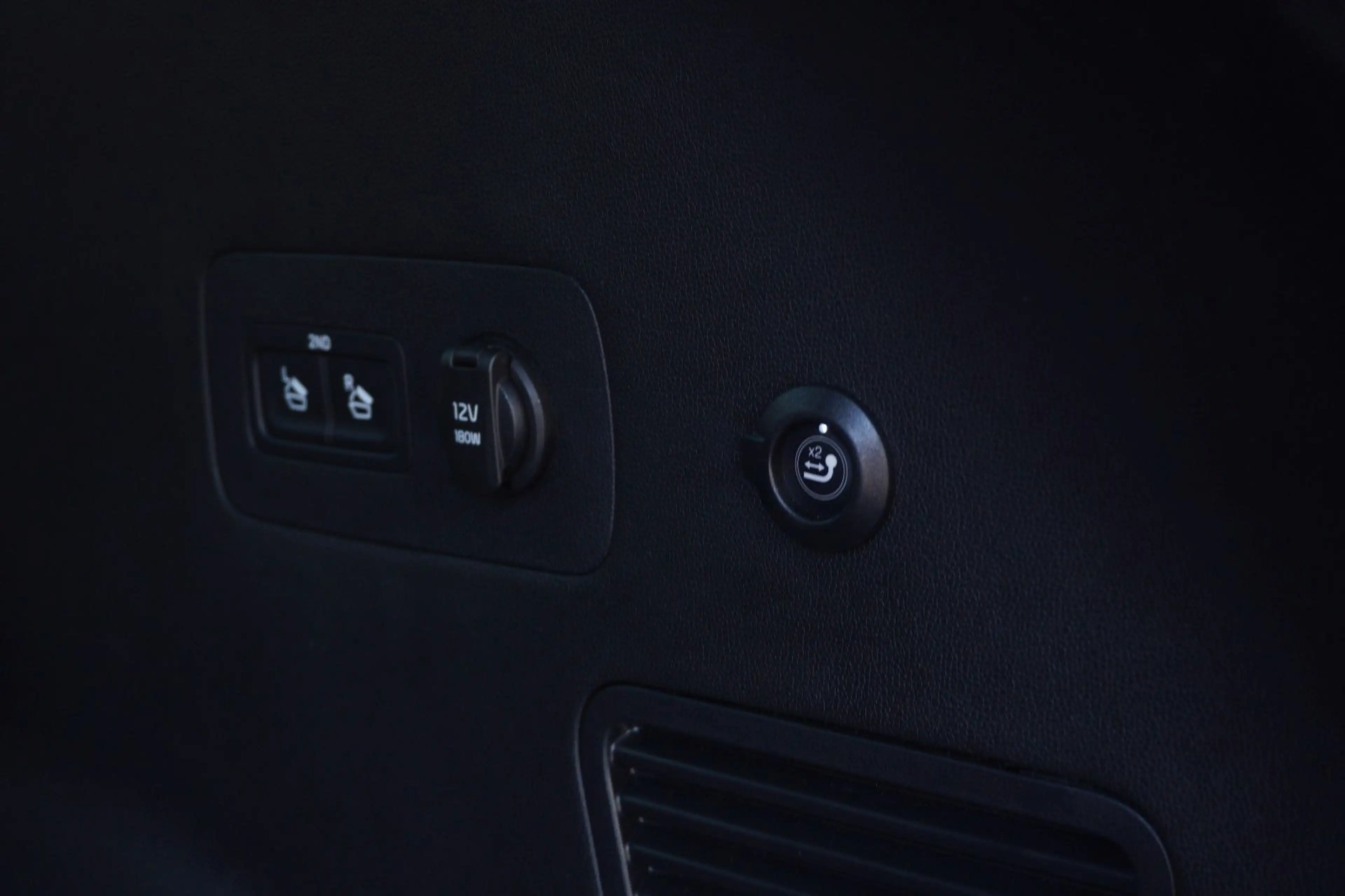 Kia Sorento Platinum 4WD Plug-In Pano Belüf 360 BOSE — photo 10