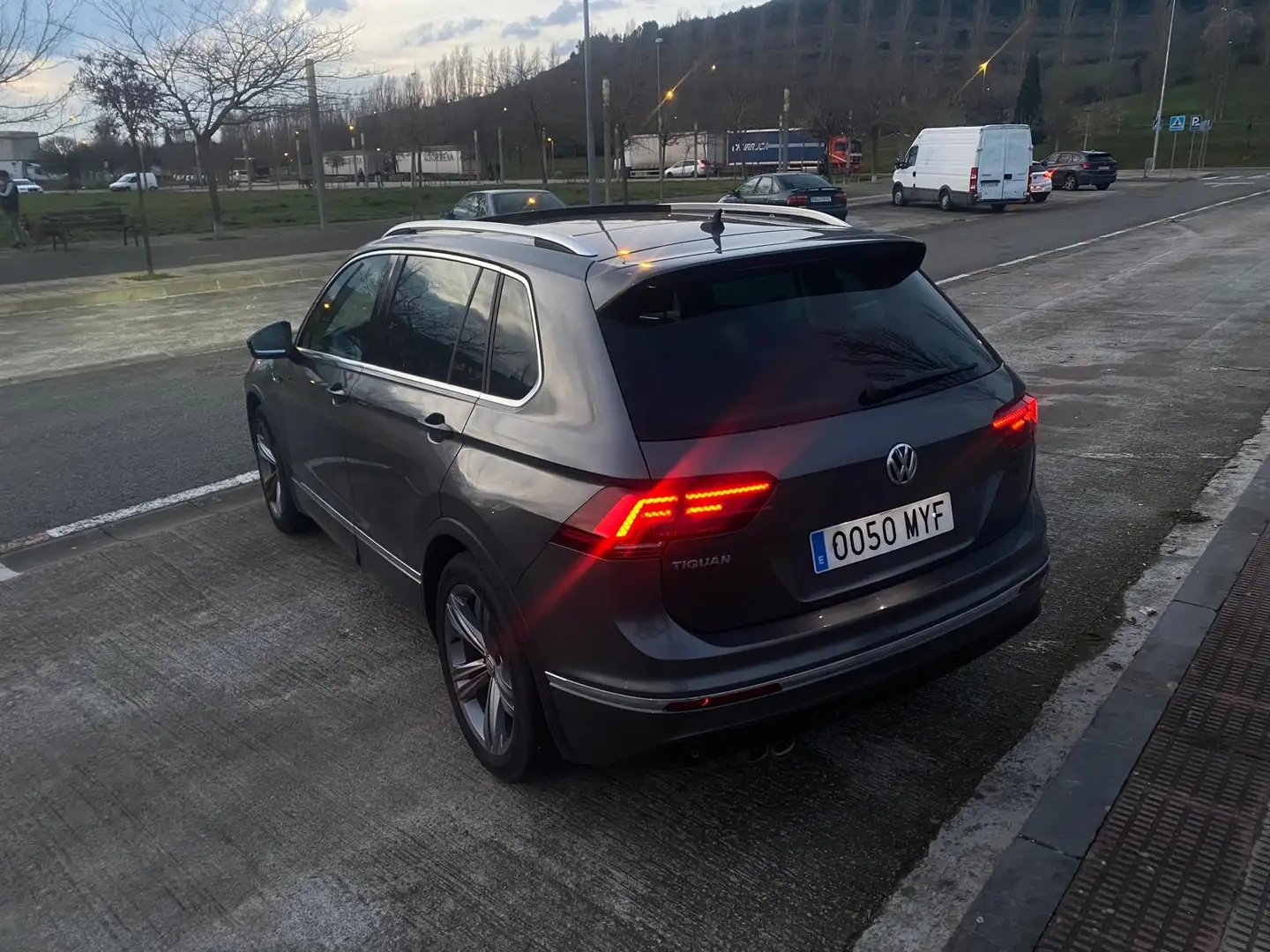 Volkswagen Tiguan Tiguan 2.0TDI Offroad 4Motion DSG 110kW Offroad Gris - 1