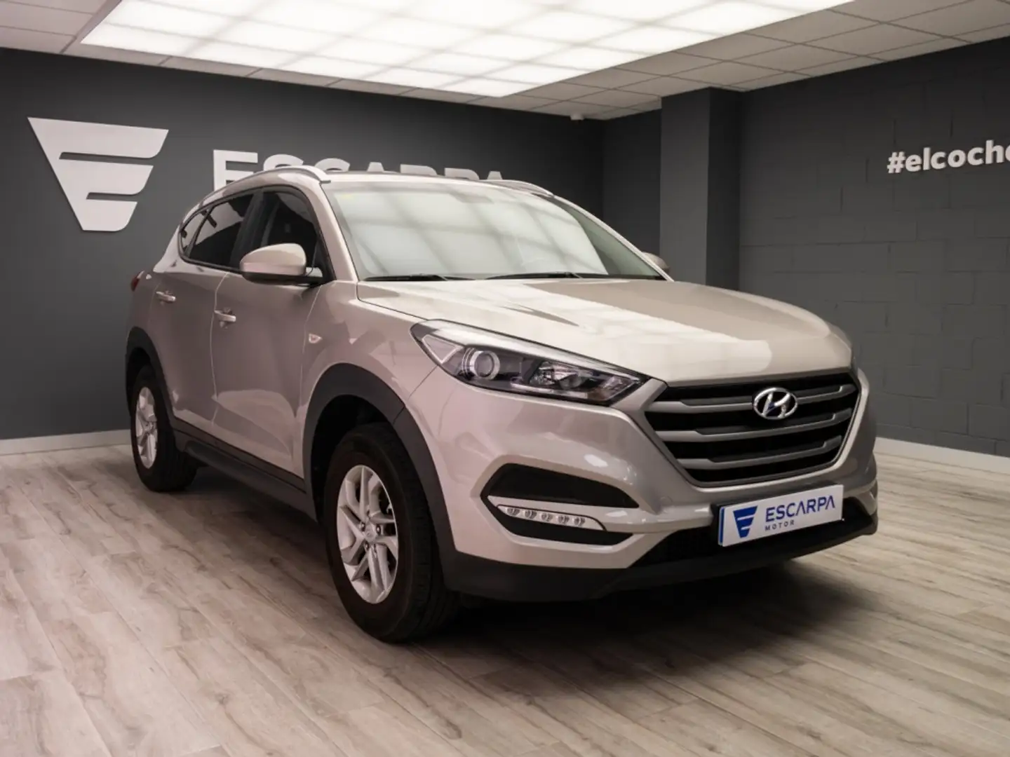 Hyundai TUCSON 1.6 GDI BD Essence 4x2 131 Grau - 1