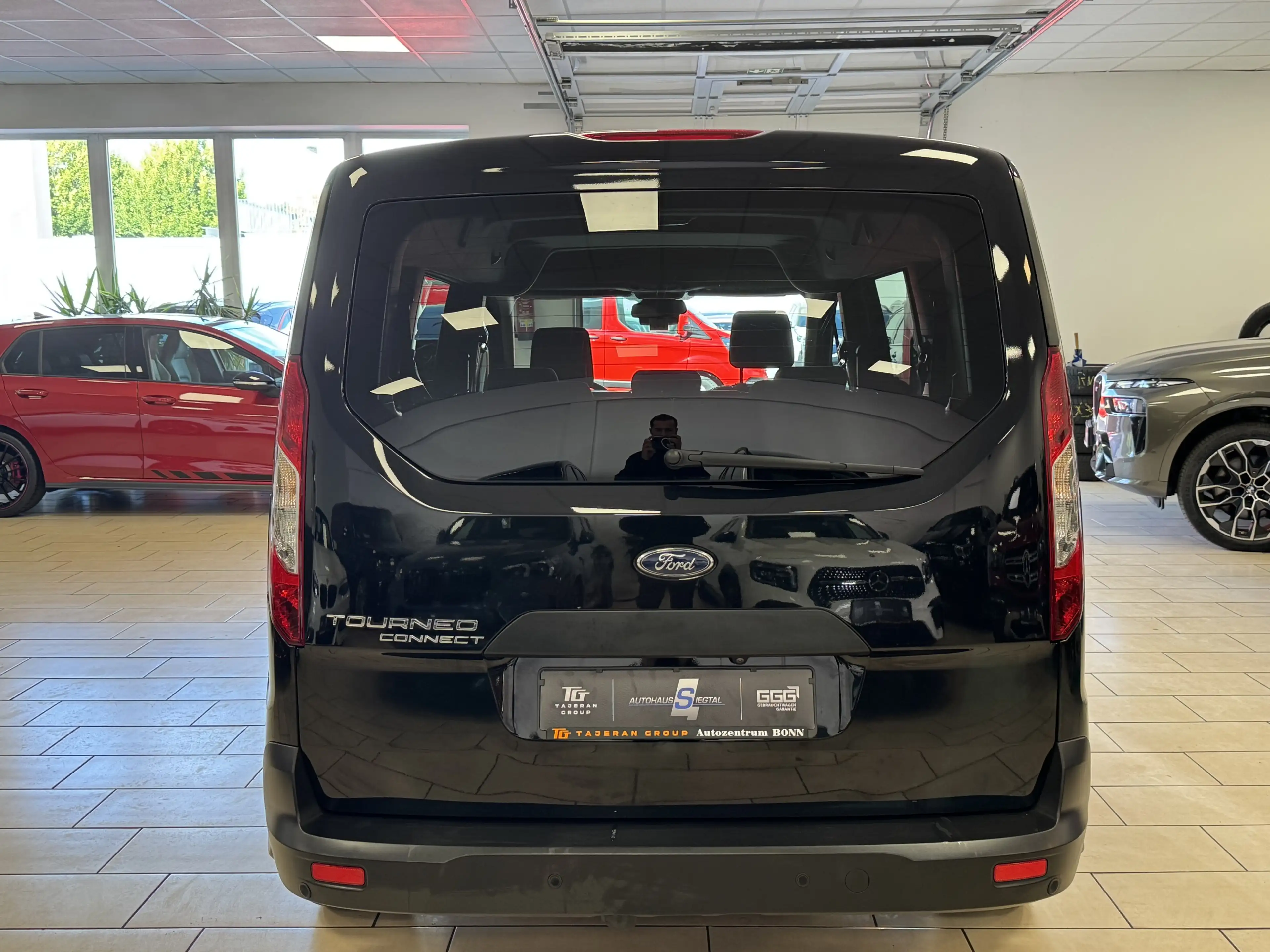 Ford Grand Tourneo Connect*Navi*R-Cam*CarPlay*7Sitzer — photo 6