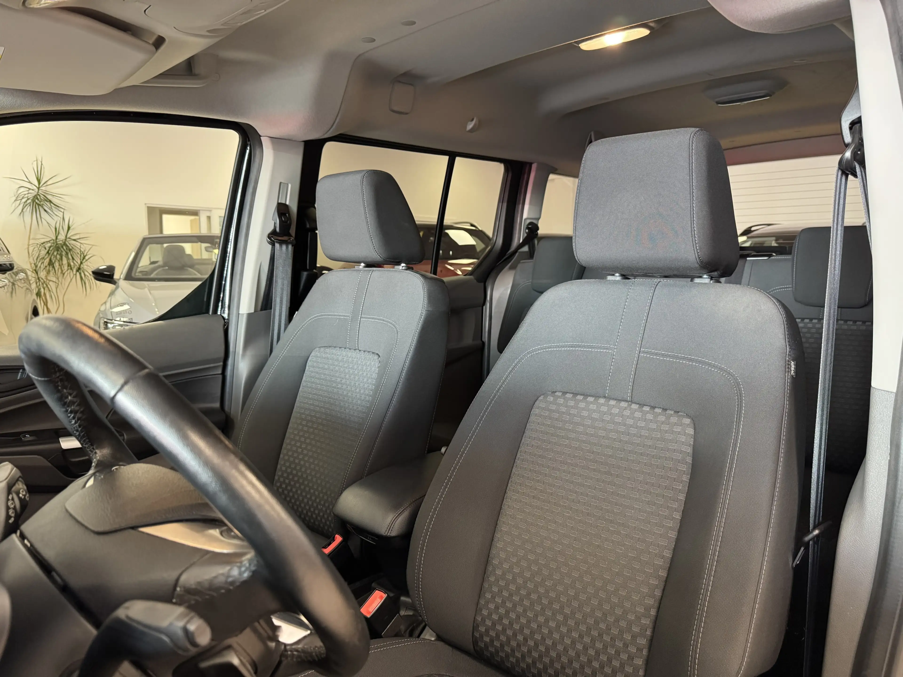Ford Grand Tourneo Connect*Navi*R-Cam*CarPlay*7Sitzer — photo 12