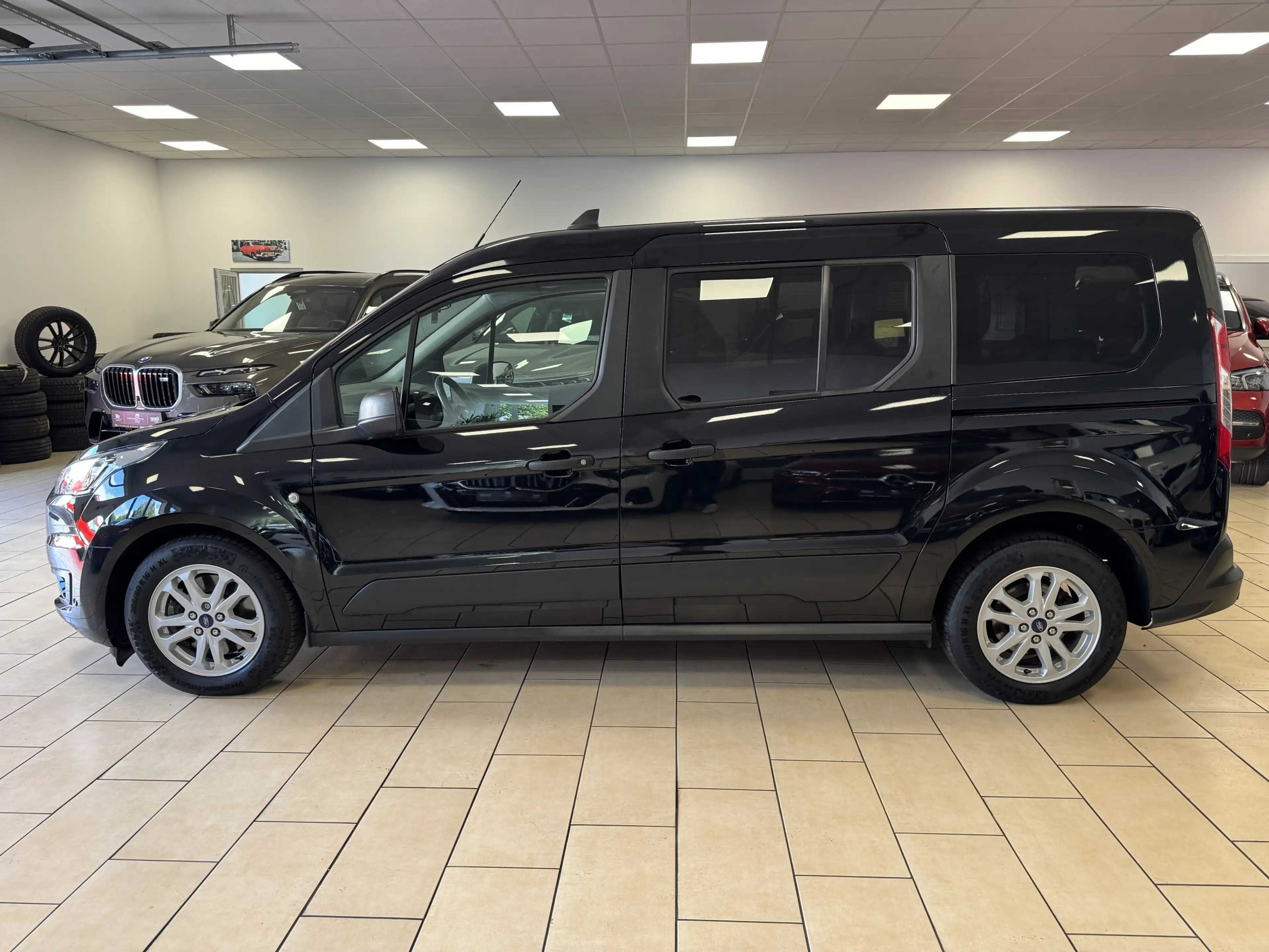 Ford Grand Tourneo Connect*Navi*R-Cam*CarPlay*7Sitzer — photo 9