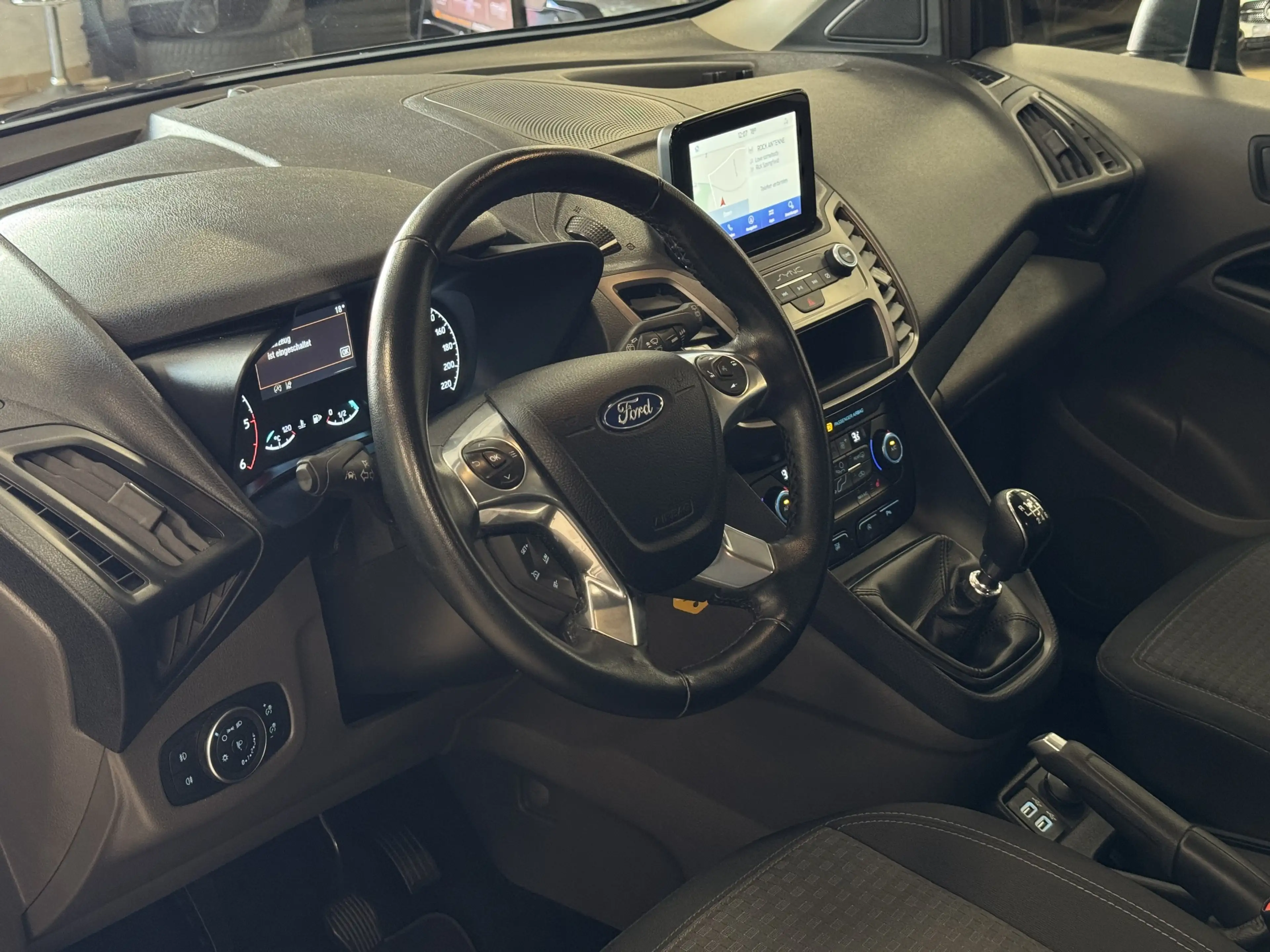 Ford Grand Tourneo Connect*Navi*R-Cam*CarPlay*7Sitzer — photo 11