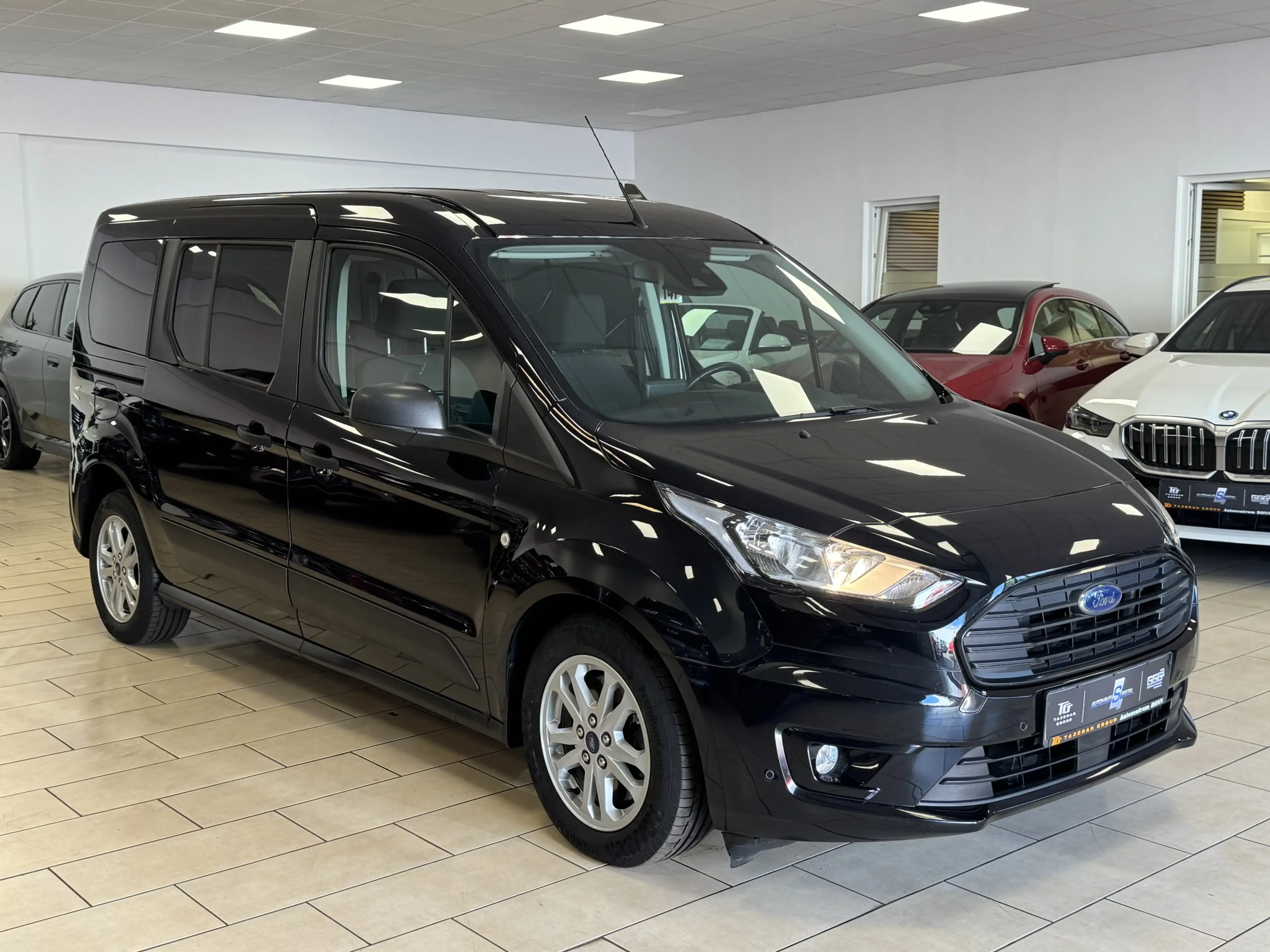 Ford Grand Tourneo Connect*Navi*R-Cam*CarPlay*7Sitzer — photo 3