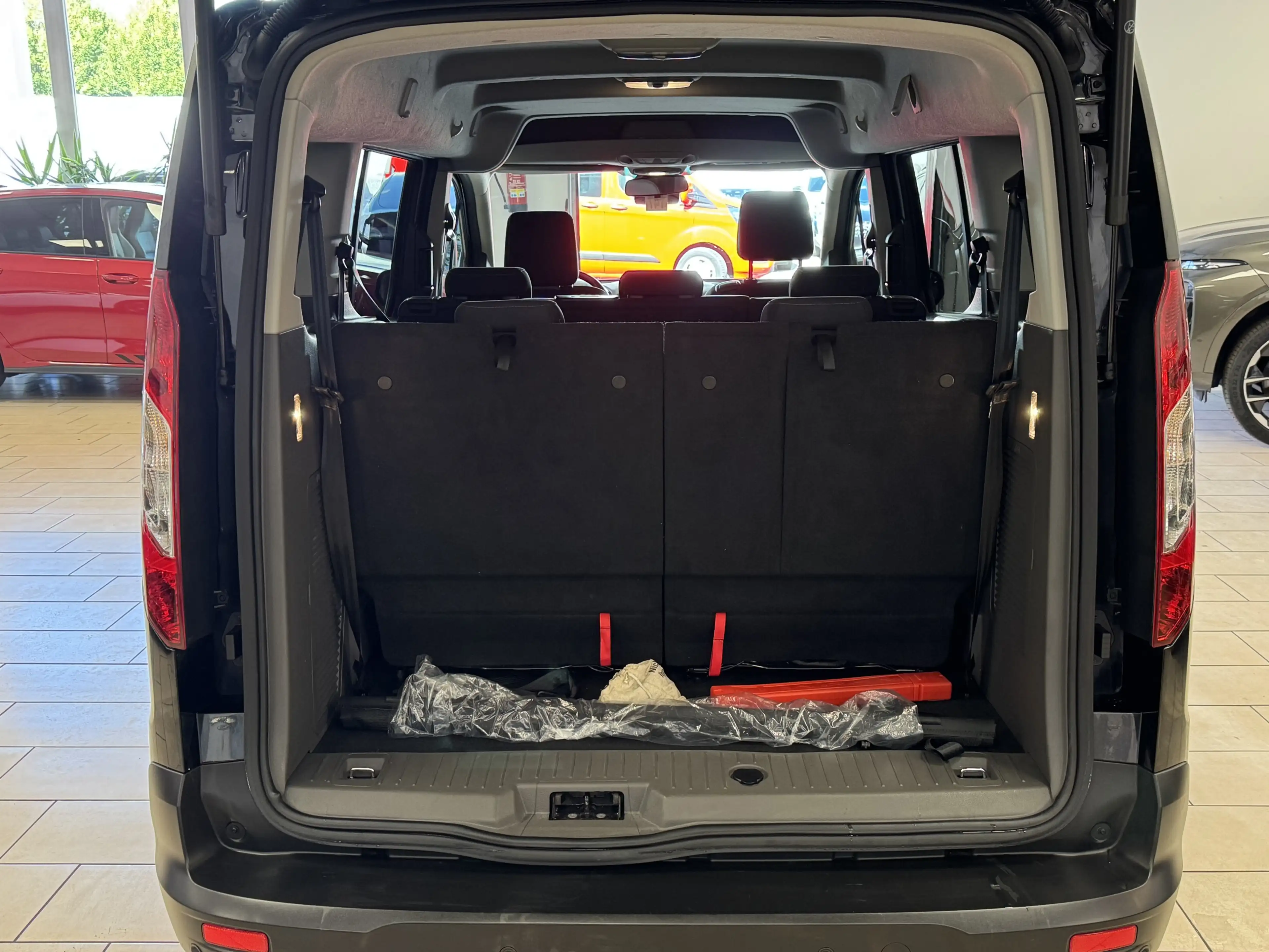 Ford Grand Tourneo Connect*Navi*R-Cam*CarPlay*7Sitzer — photo 7