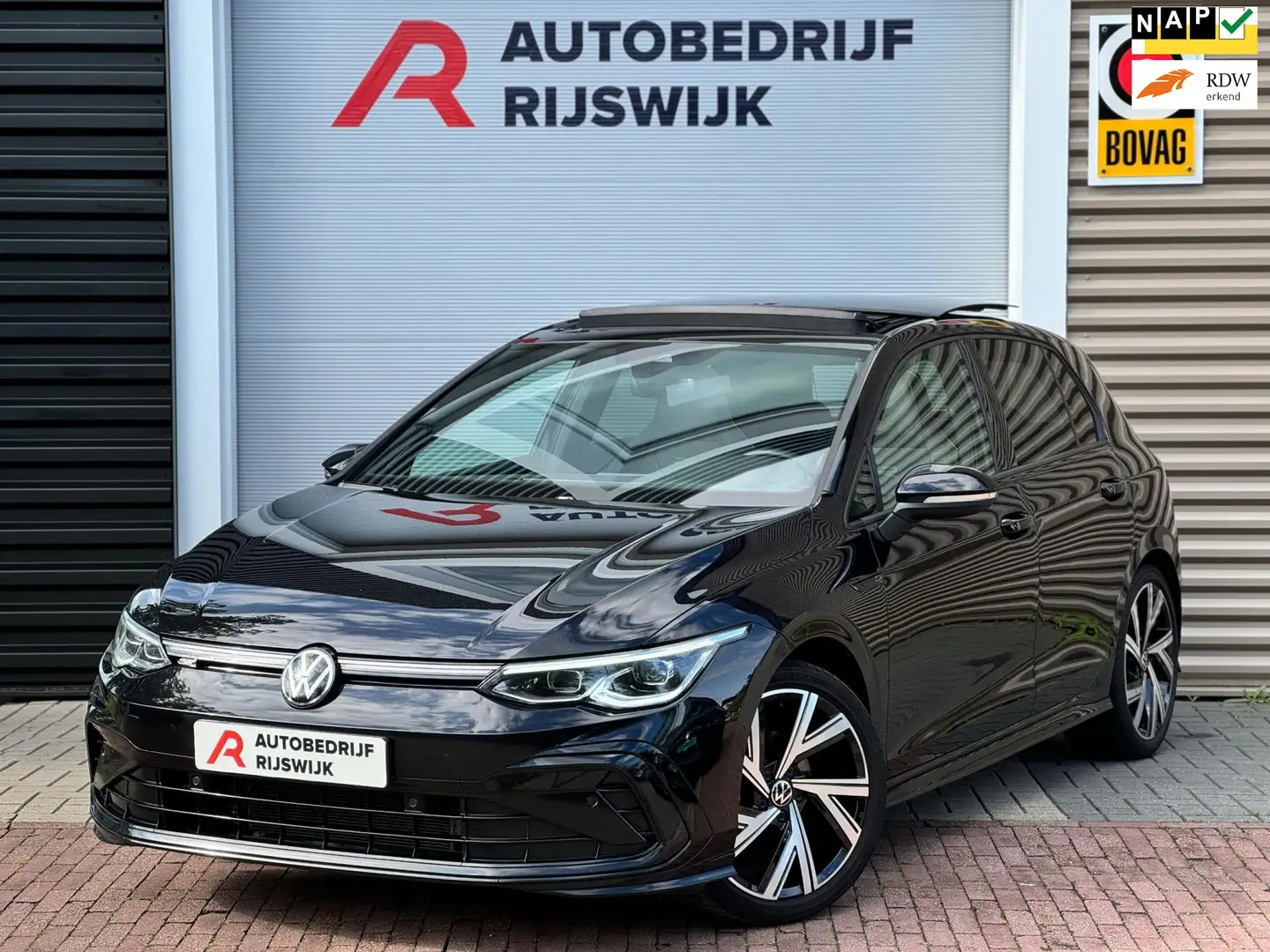 Volkswagen Golf 1.5 eTSI R-Line Pano/H&K/Camera/Blindspot Noir - 1