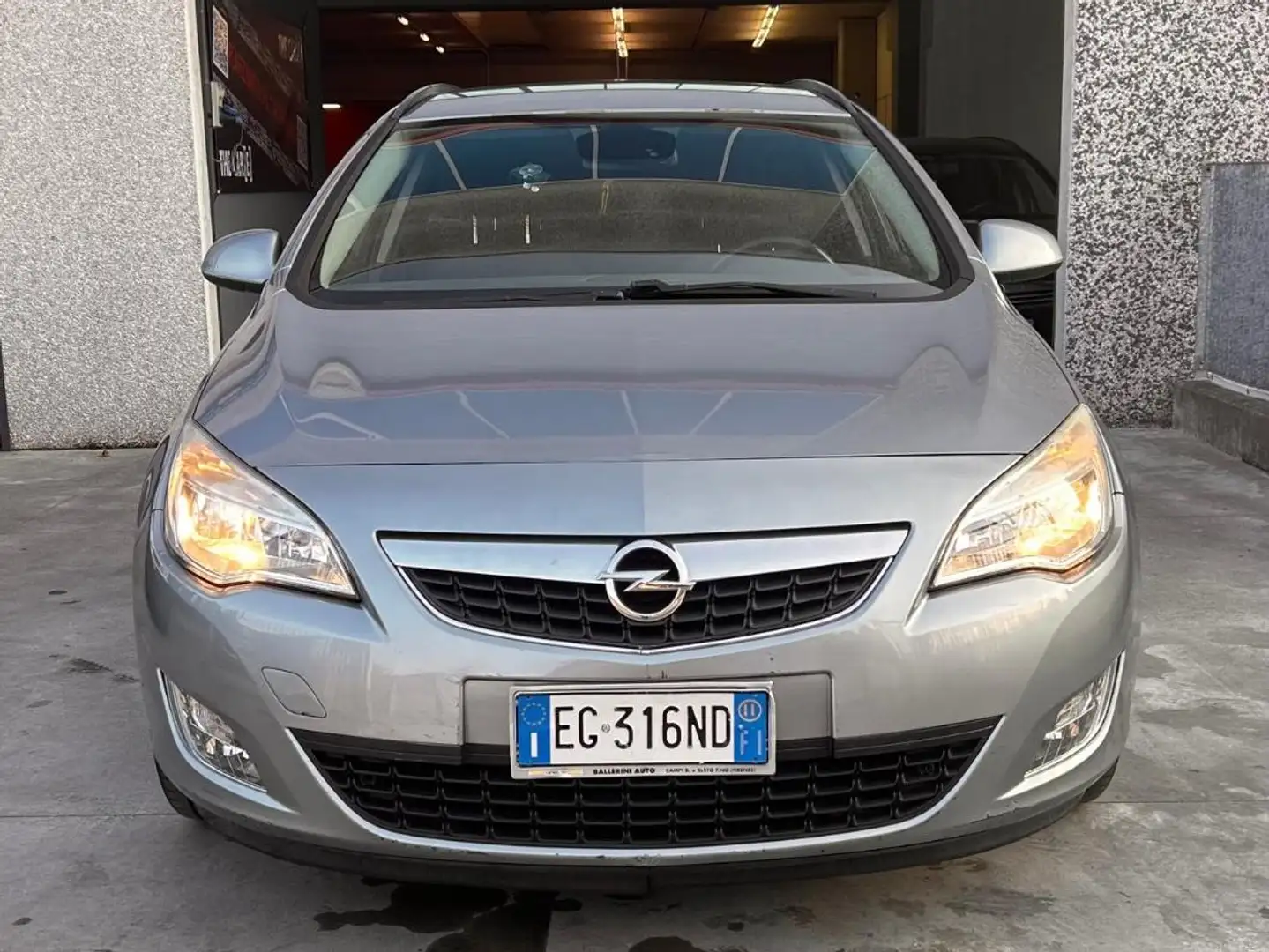 Opel Astra Astra IV 2010 Sports Tourer 1.4 Cosmo 100cv Plateado - 2