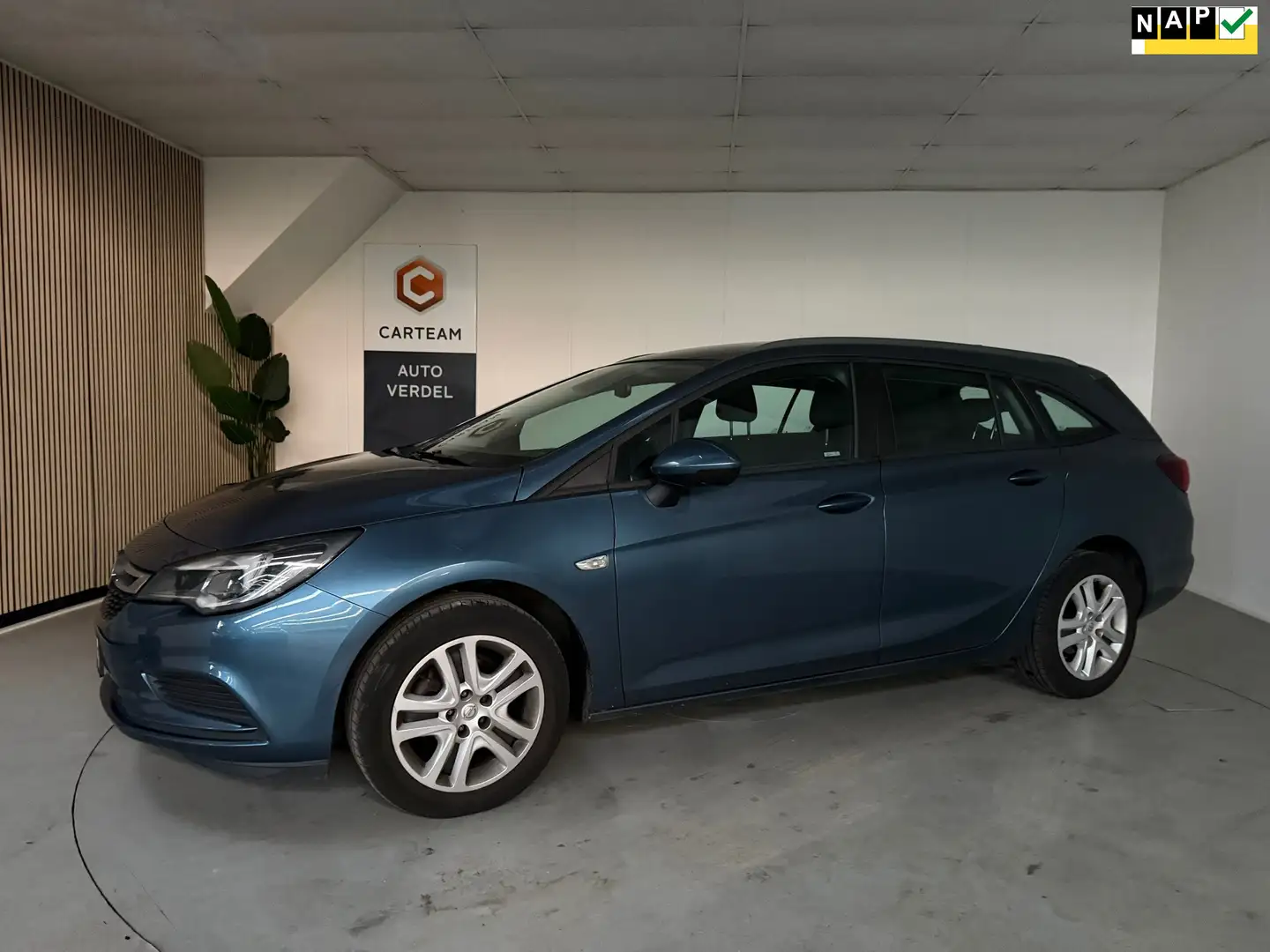 Opel Astra Sports Tourer 1.0 Online Edition Airco, Navigatie, Bleu - 1