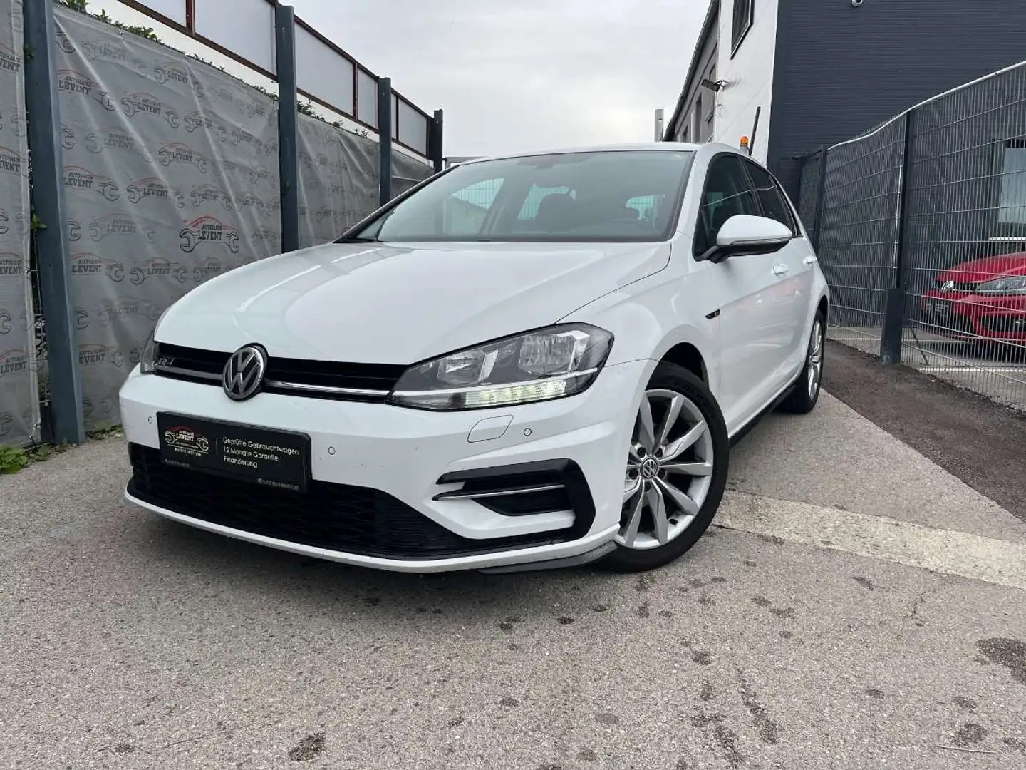 Volkswagen Golf Comfortline 1,0 TSI**R-LINE**GARANTIE**FINANZIE... Weiß - 1