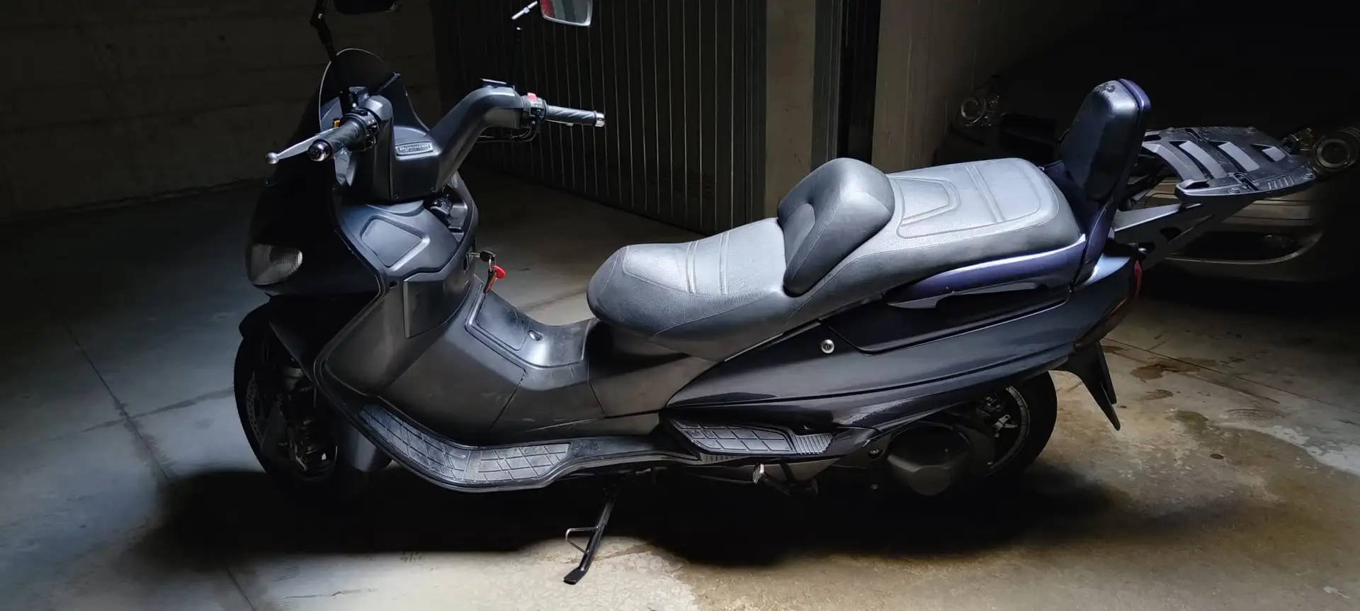 Suzuki Burgman 400 Scooter plava - 2