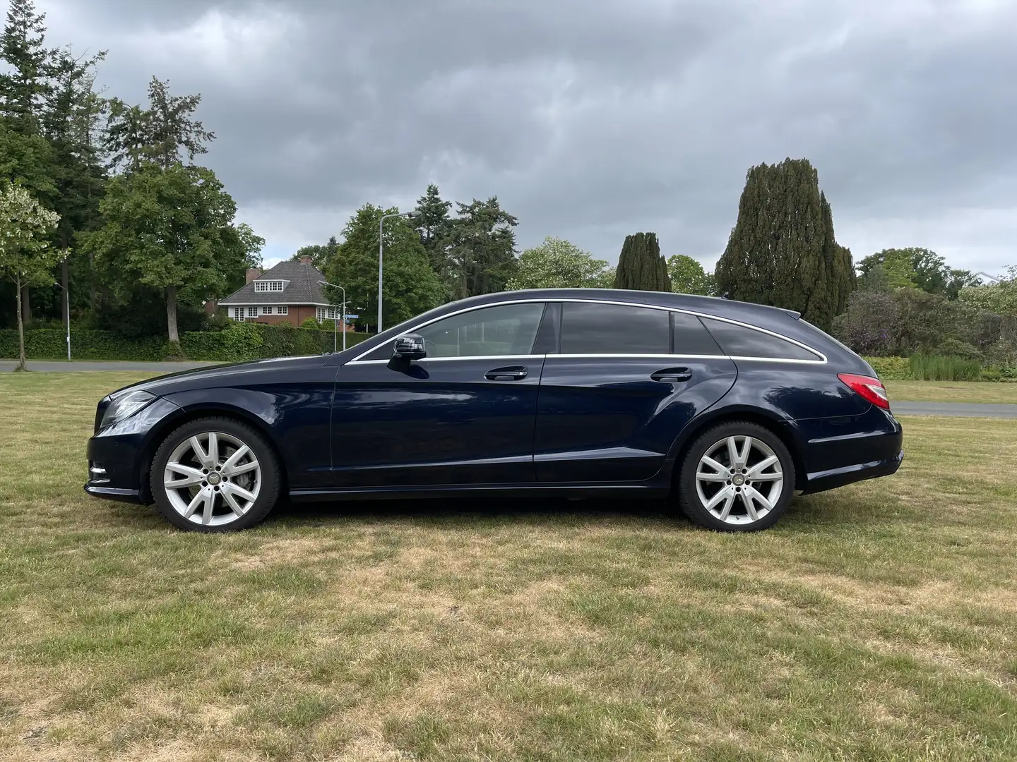 Mercedes-Benz CLS 350 Shooting Brake AMG pakket Modrá - 1