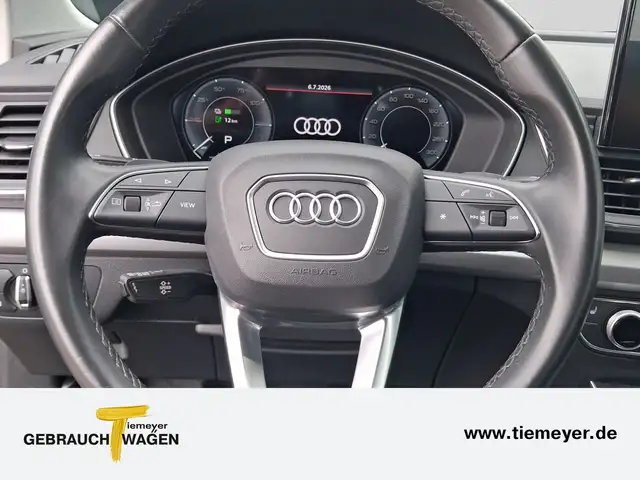 Audi Q5 view 8