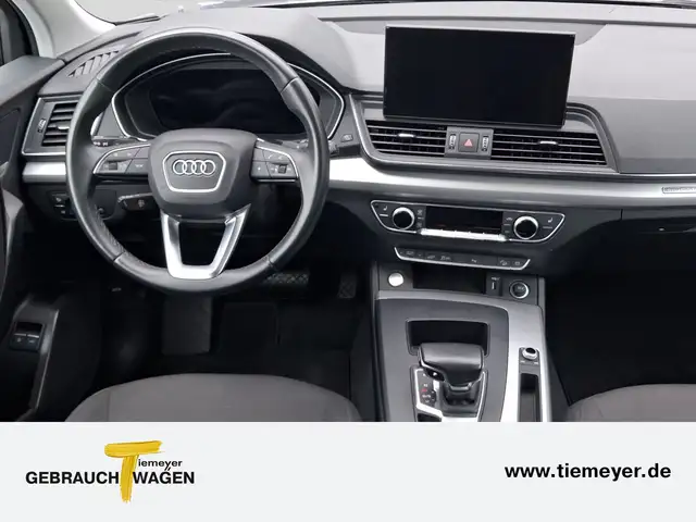 Audi Q5 view 4
