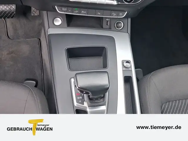 Audi Q5 view 10