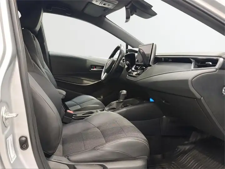 Toyota Auris 2022, foto 6