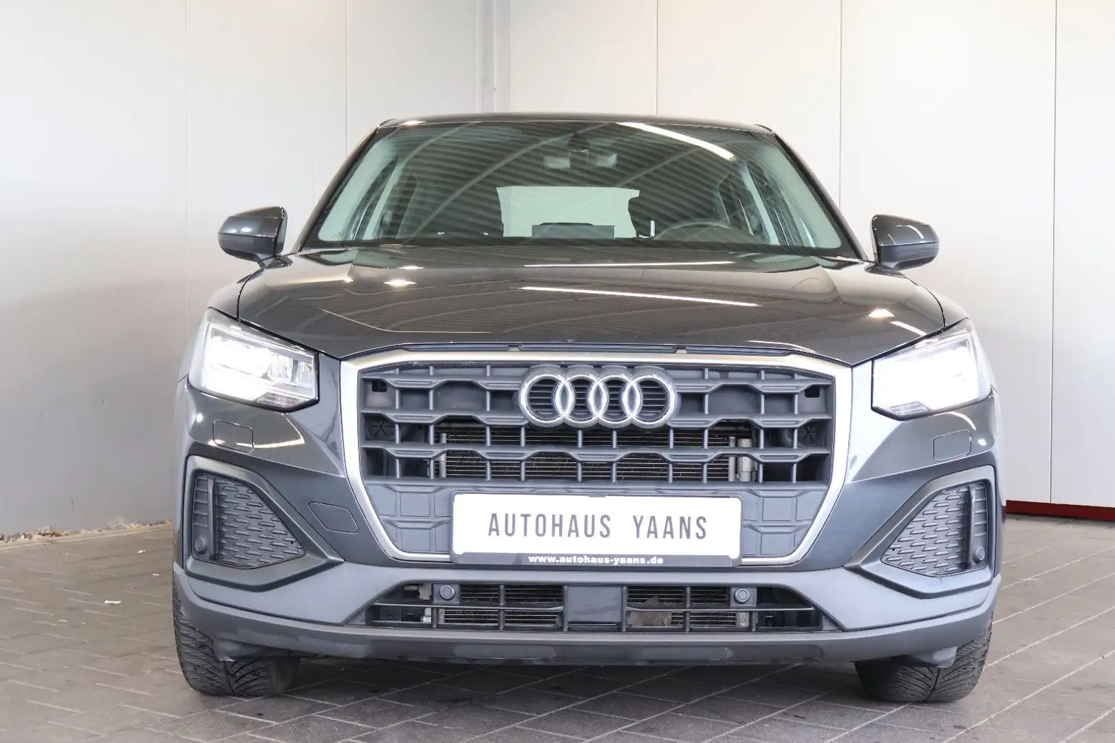 Audi Q2 30 TFSI ACC+KAM+LED+NAVI+17" Grau - 2