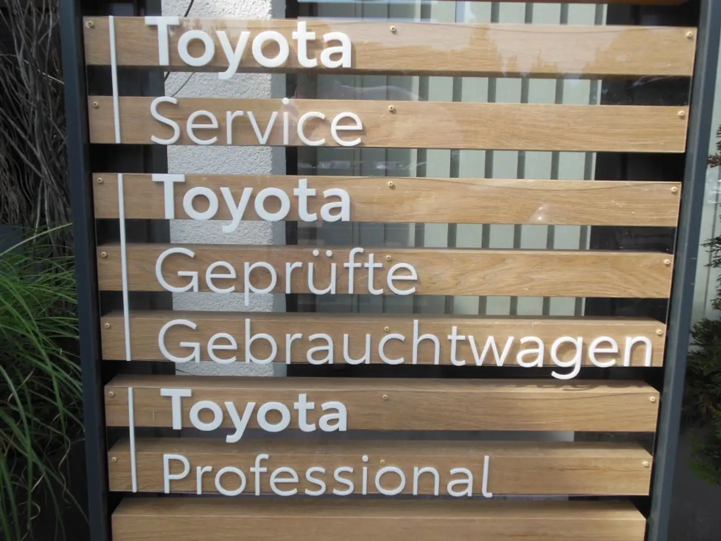 Toyota C-HR 2.0 Hybrid Team Deutschland m. NAVI Plateado - 2