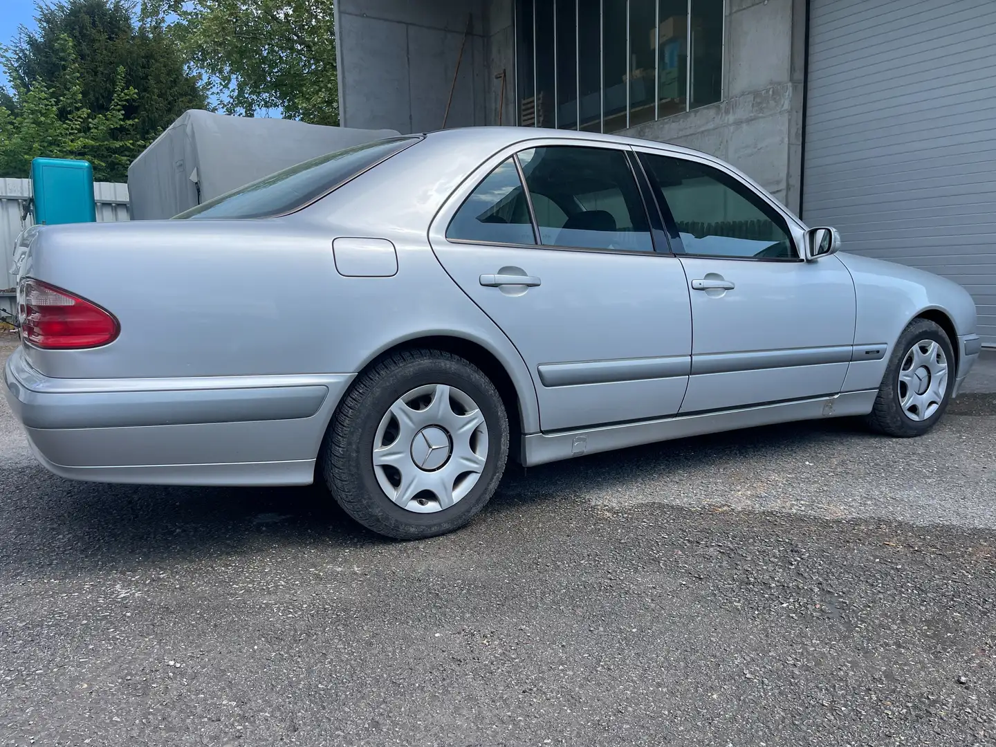 Mercedes-Benz E 240 Classic Silber - 1