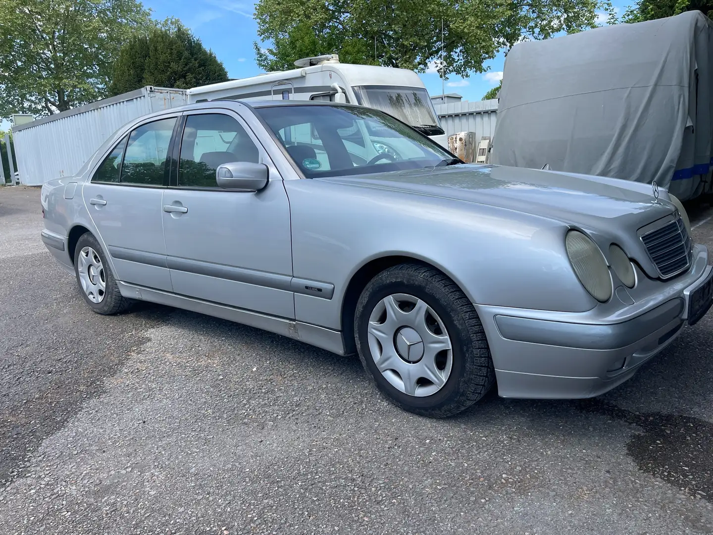 Mercedes-Benz E 240 Classic Silber - 2