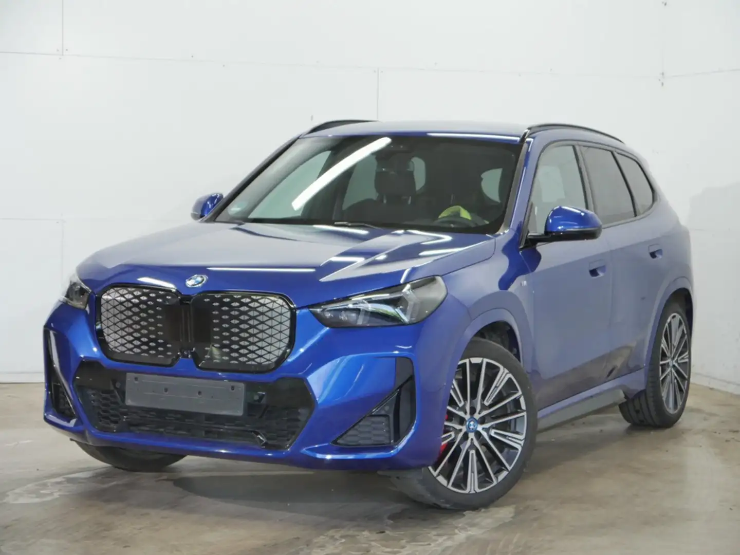 BMW iX1 xDrive30 M Sportpaket Head-Up AHK Sportsitze Blau - 2